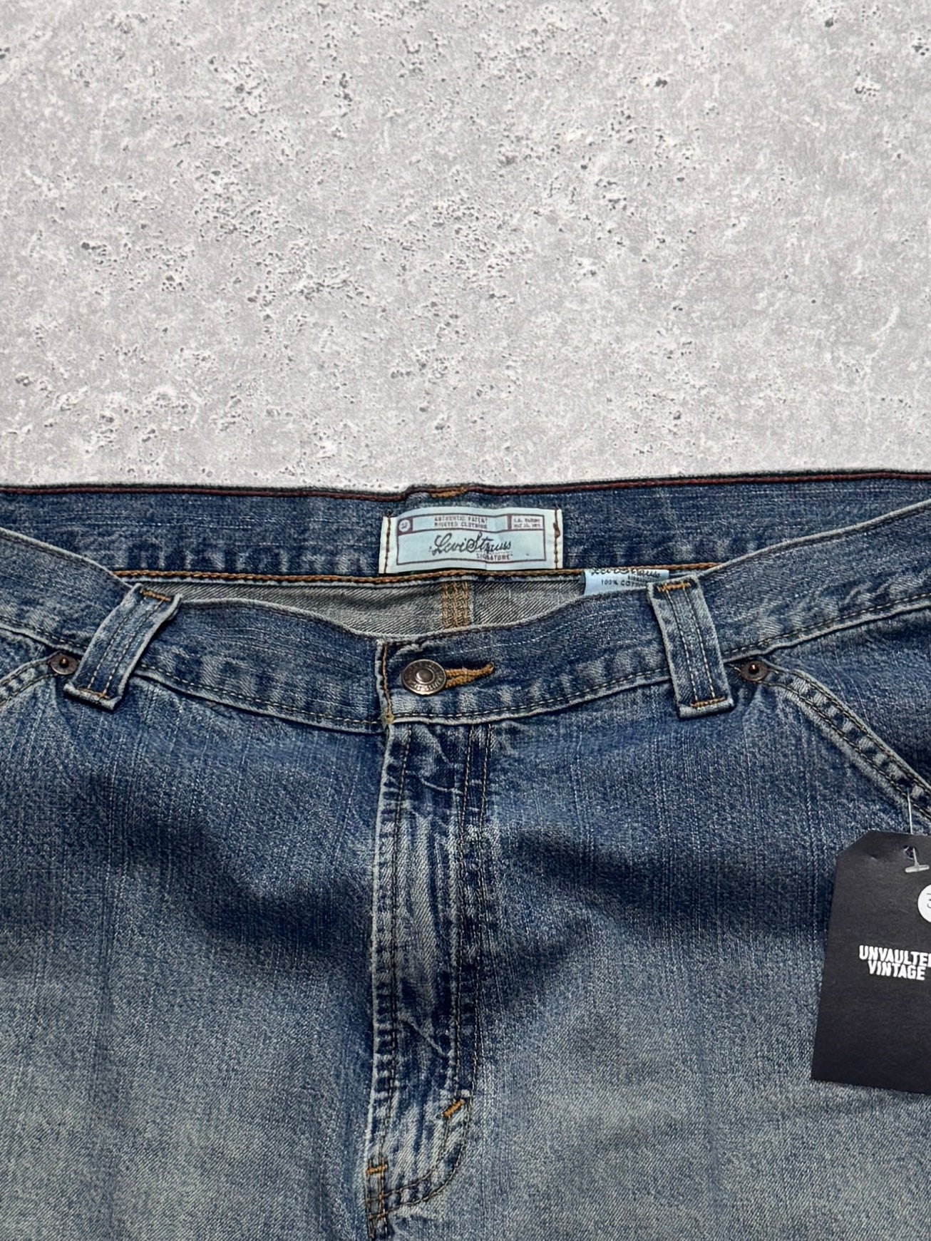 Vintage 2000s Levi Strauss Carpenter Jorts (36")