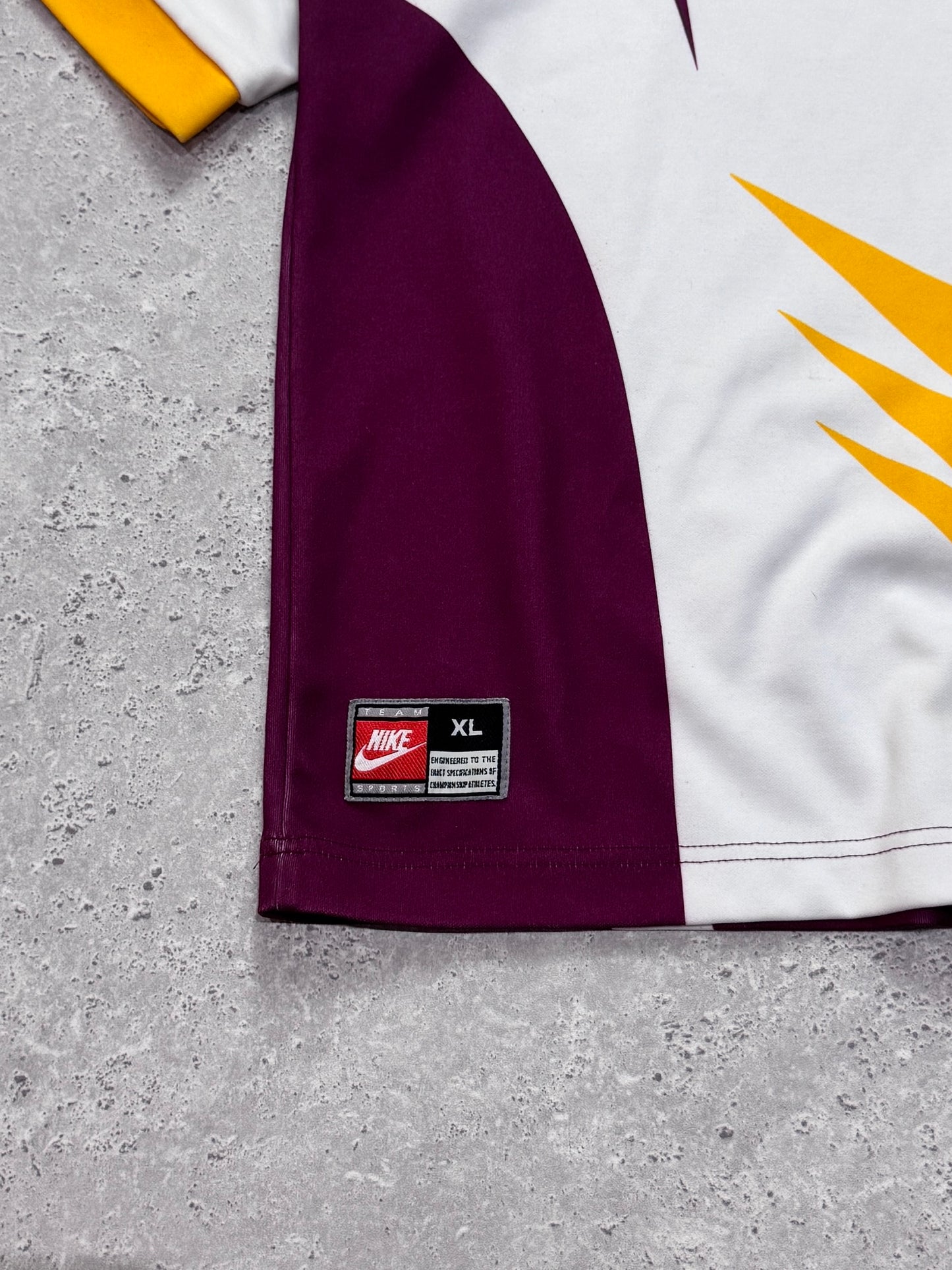 Vintage 1998 Nike X Brisbane Broncos NRL Jersey (M)