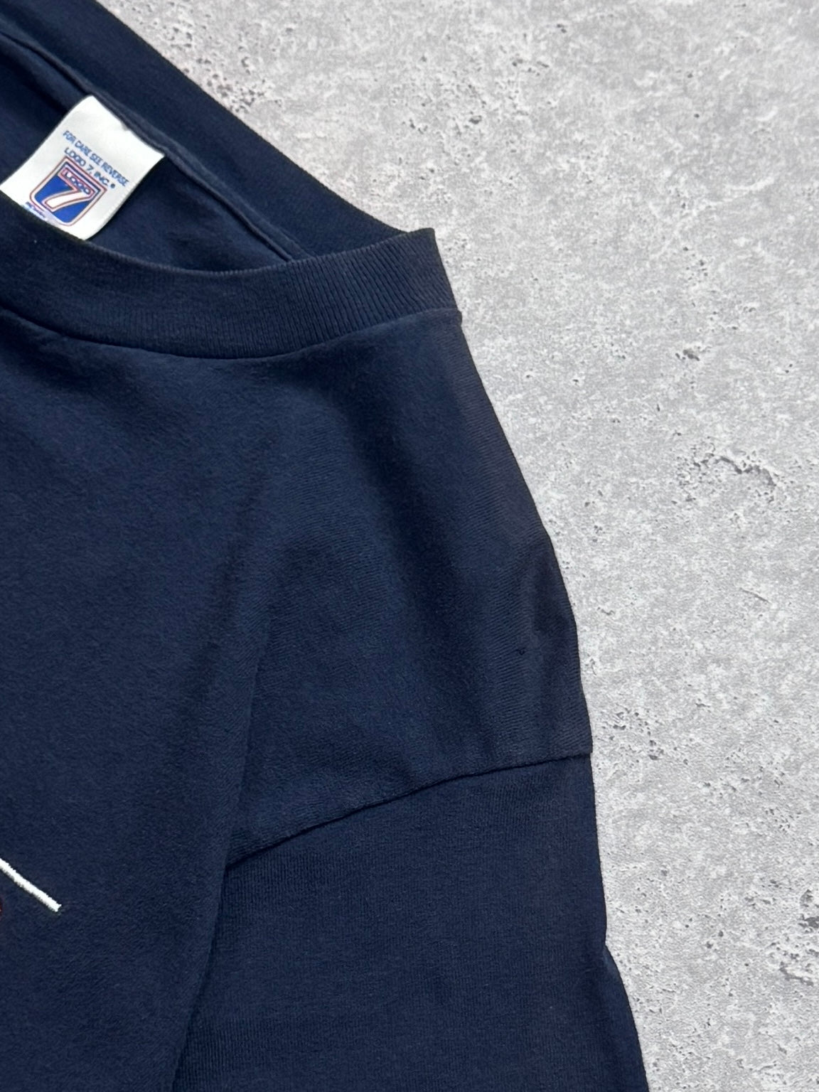 Vintage Denver Broncos Embroidered NFL Tee (M)