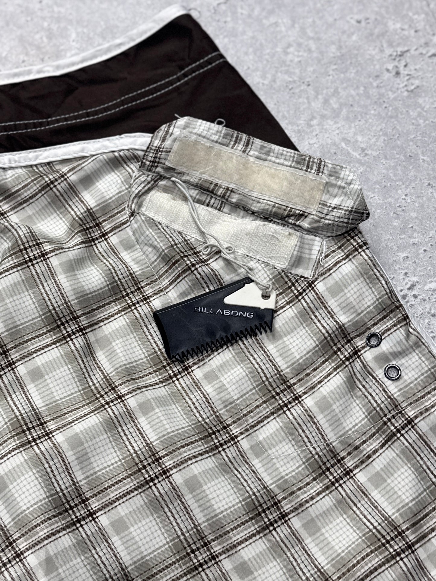 Vintage 2000s Billabong Plaid Boardshorts (30")