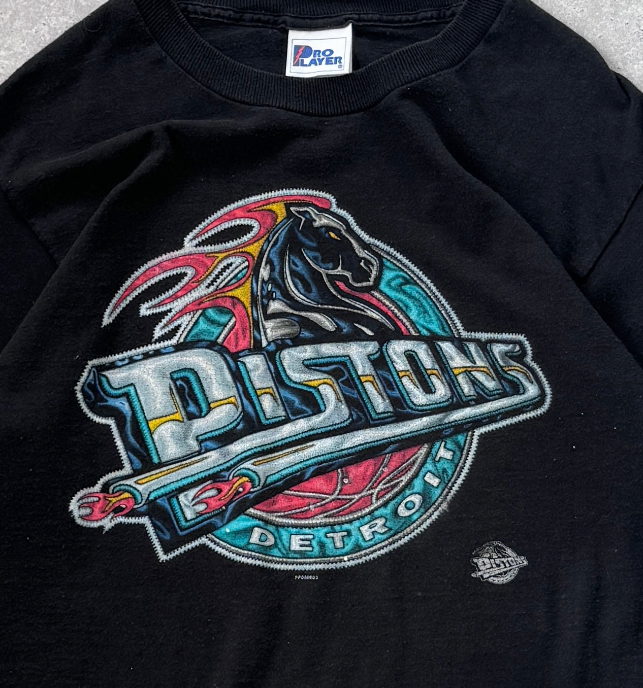 Vintage 90s Detroit Pistons NBA Tee (L)