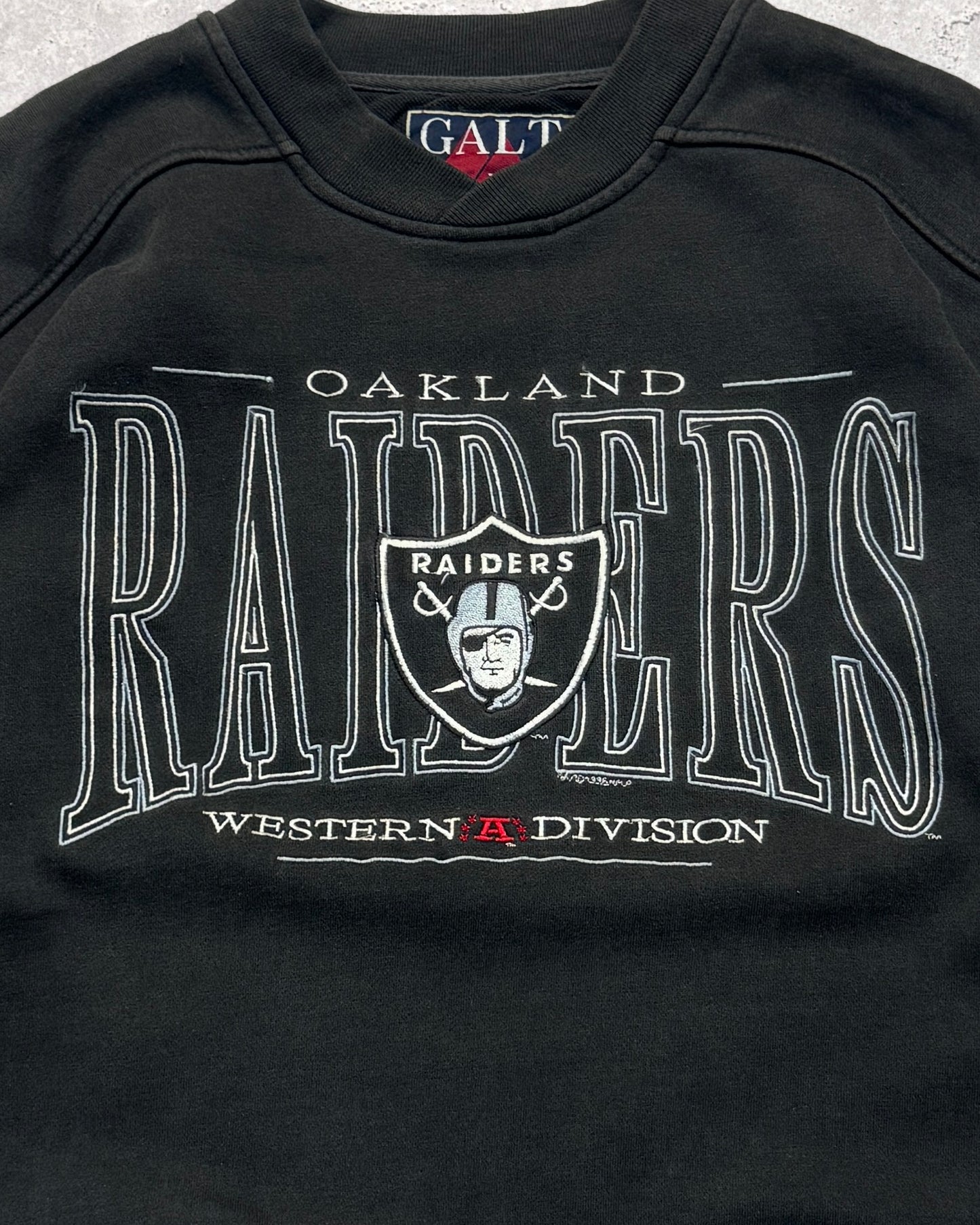Vintage 90s Oakland Raiders Embroidered NFL Sweater (2XL)