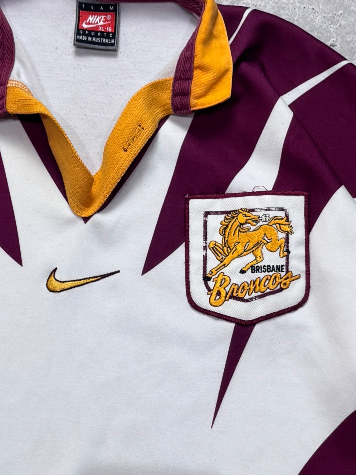 Vintage 1998 Nike X Brisbane Broncos NRL Jersey (M)