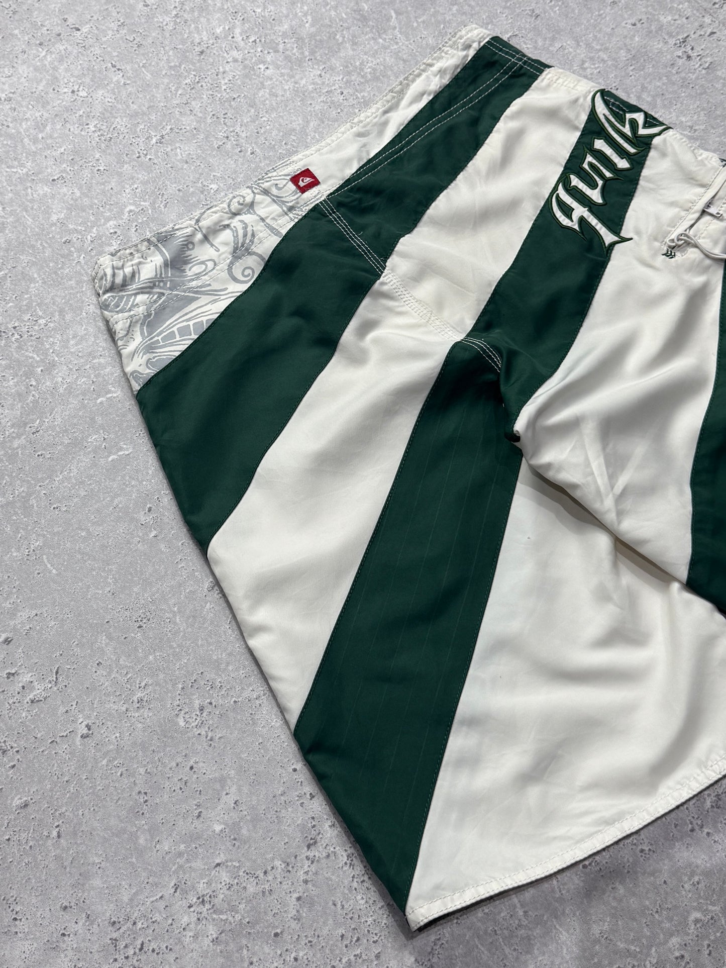 Vintage 2000s Quiksilver Boardshorts (30")