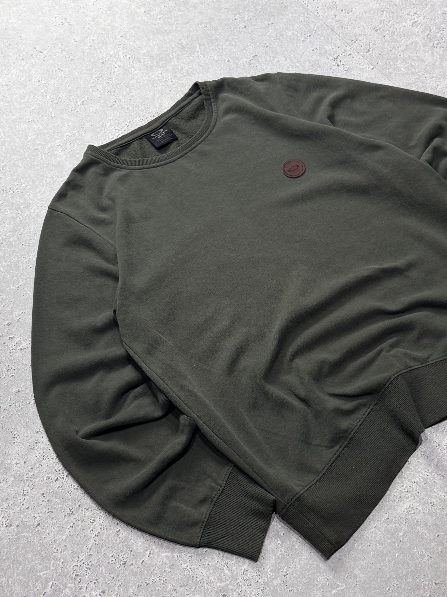 Vintage 2000s Oakley Essential Sweater (M)