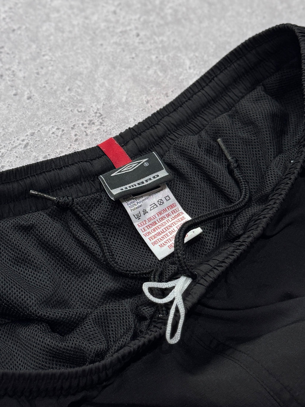 Vintage 2000s Umbro Adjustable 3/4 Track Shorts (M)