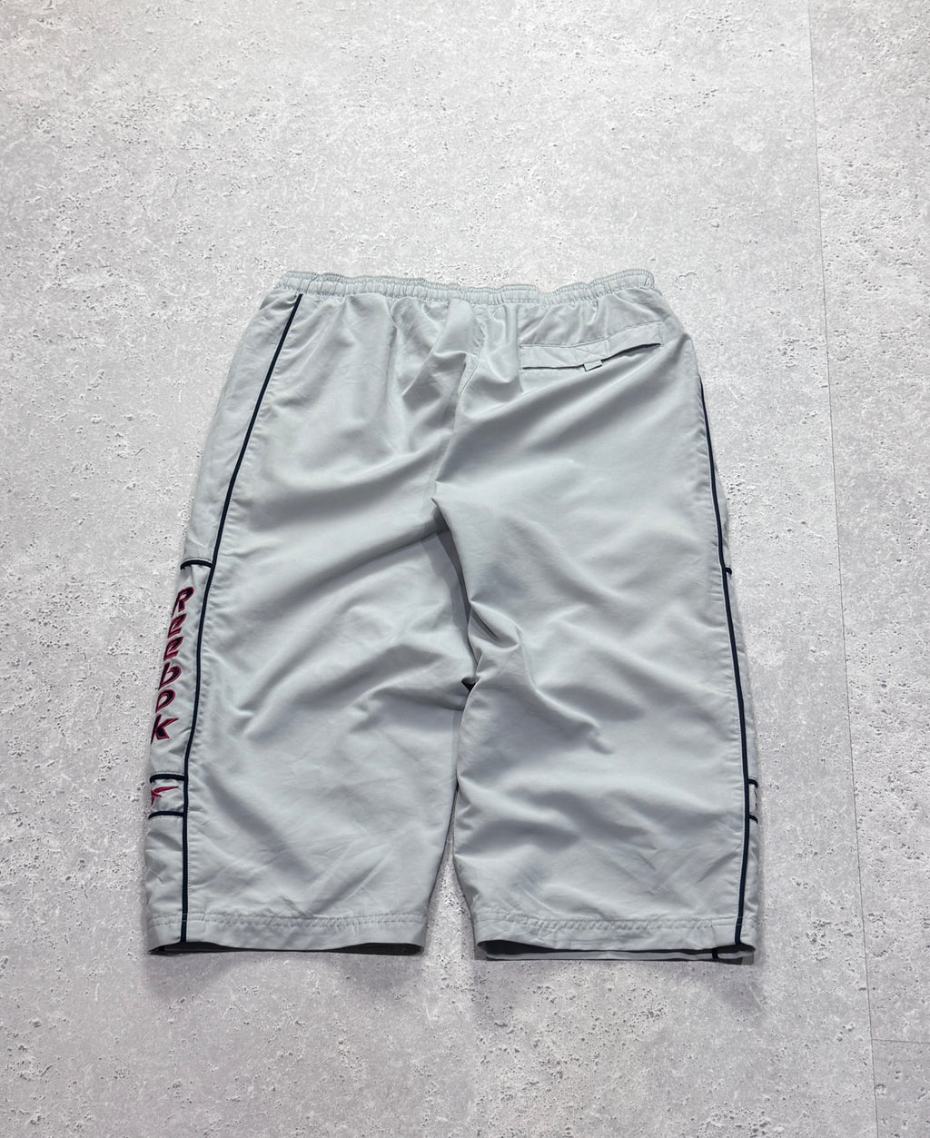 Vintage 2000s Reebok 3/4 Track Shorts (M)