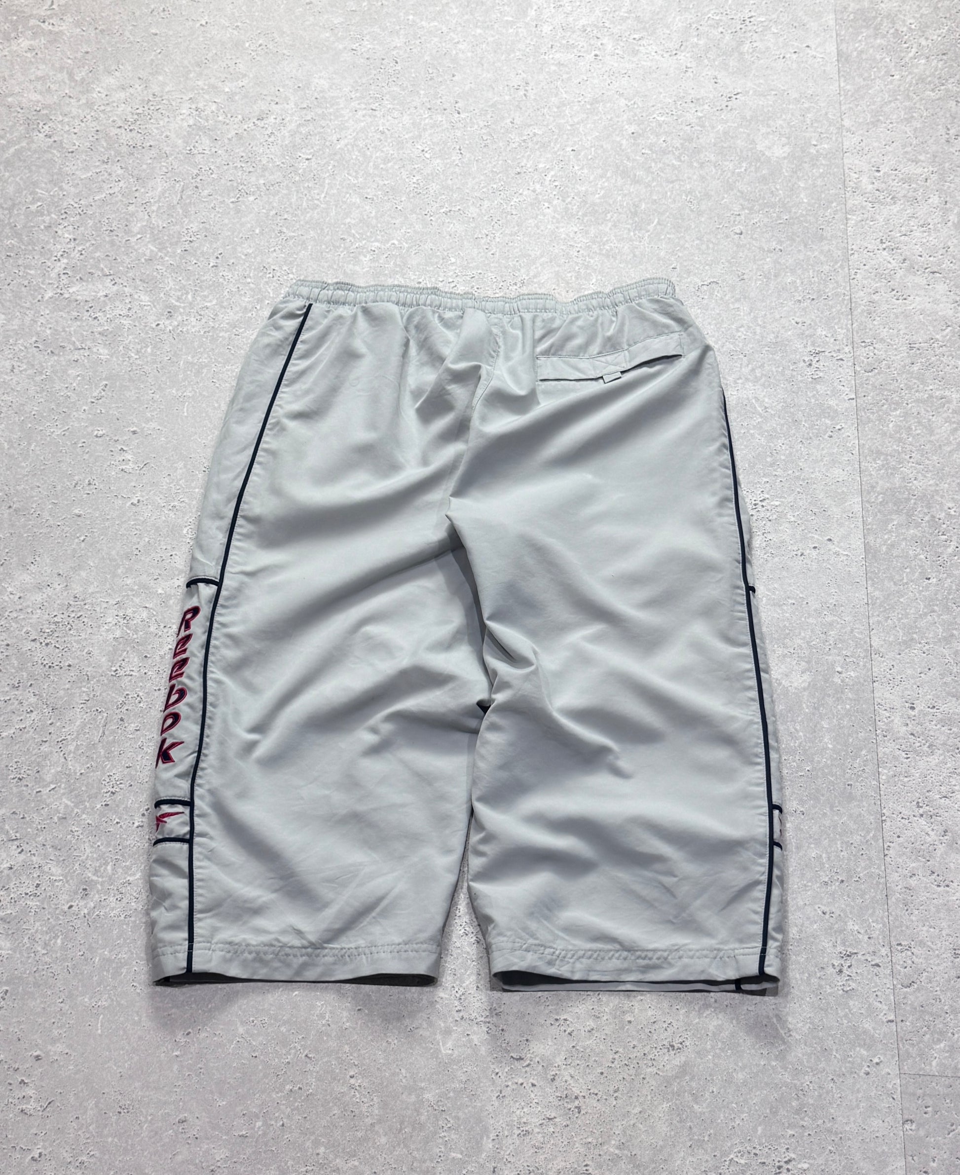 Vintage 2000s Reebok 3/4 Track Shorts (M)