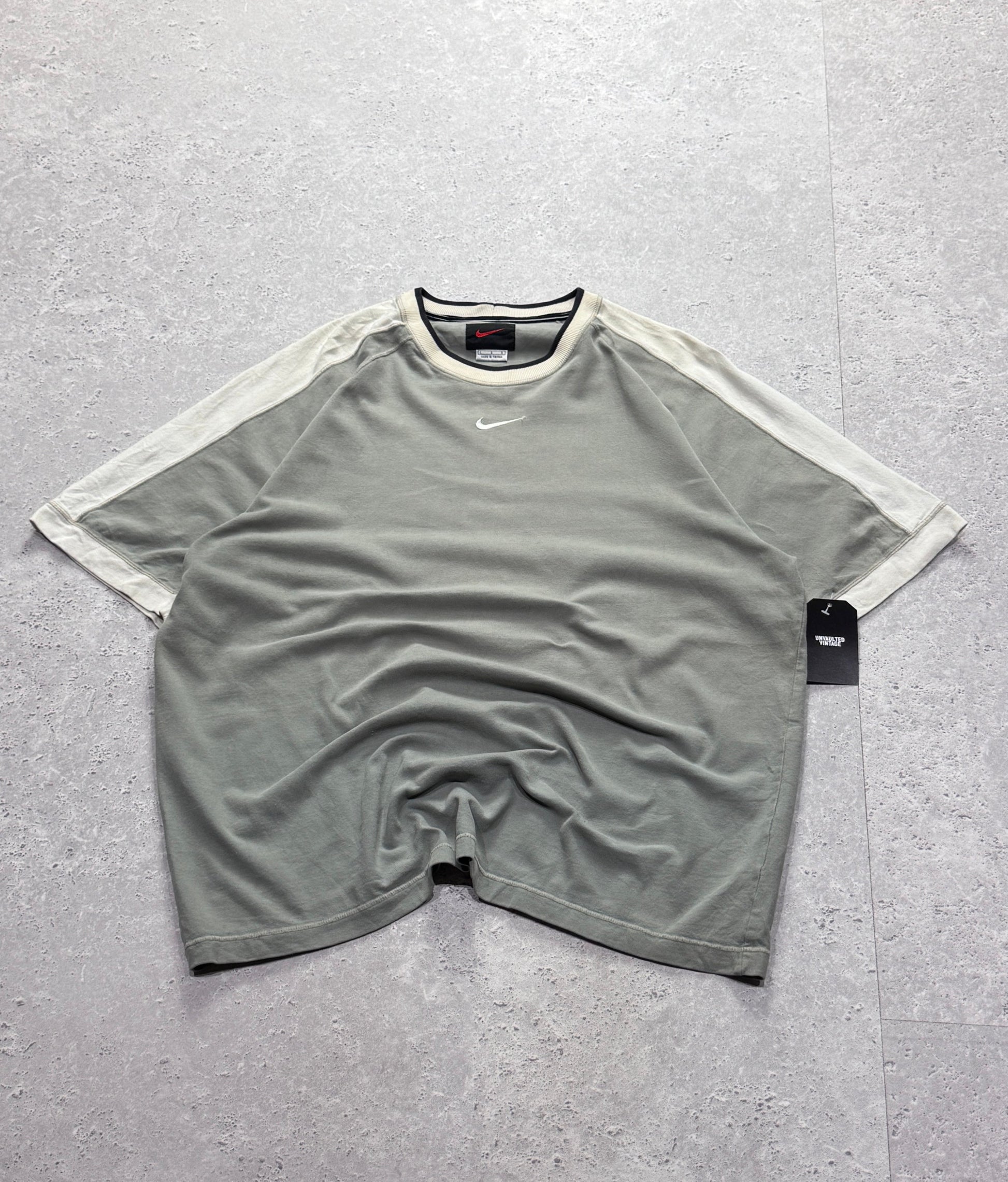 Vintage 2000s Nike Centre Swoosh Tee (XL)