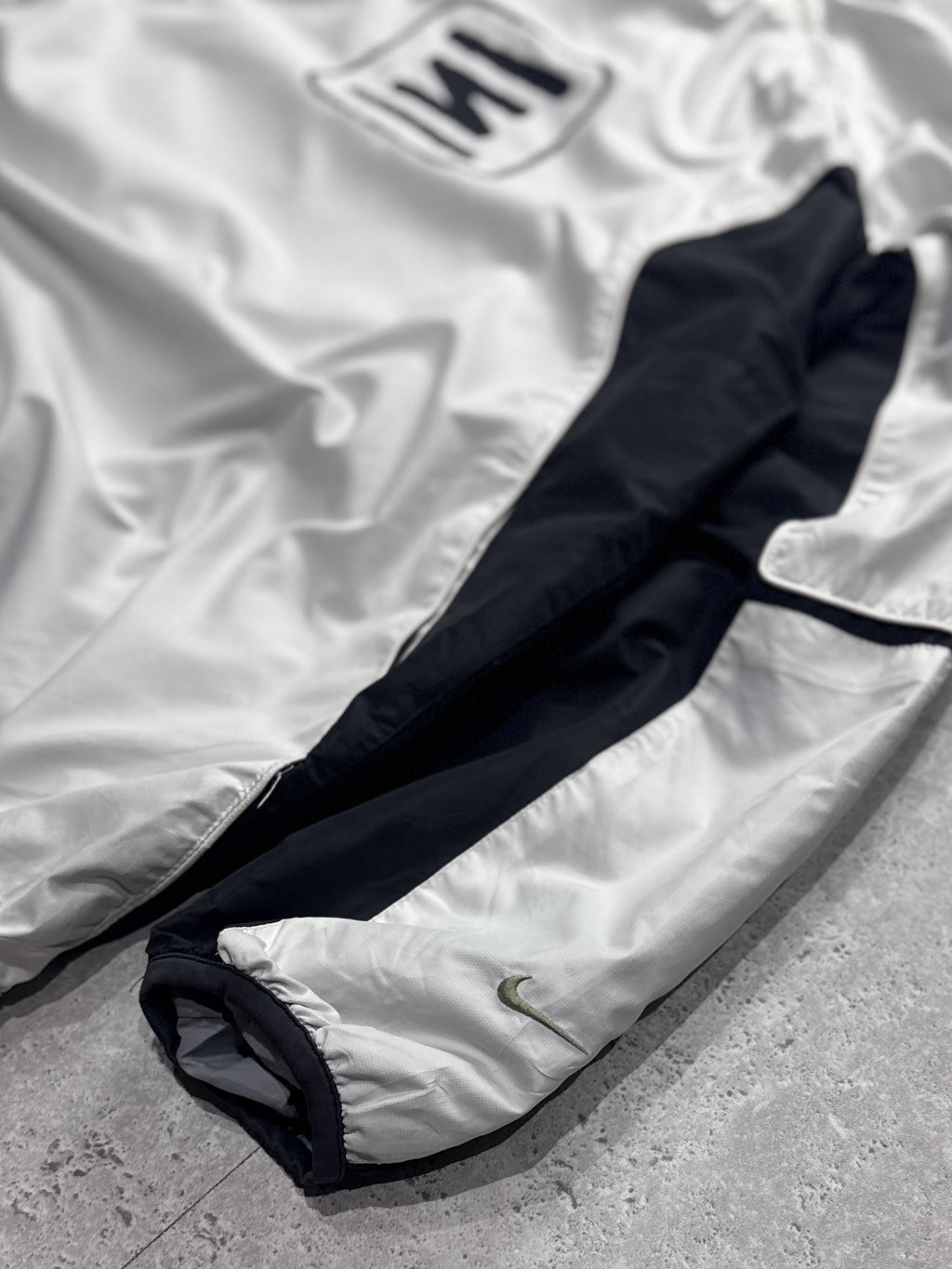 Vintage 2000s Nike Shox Windbreaker Jacket (L)