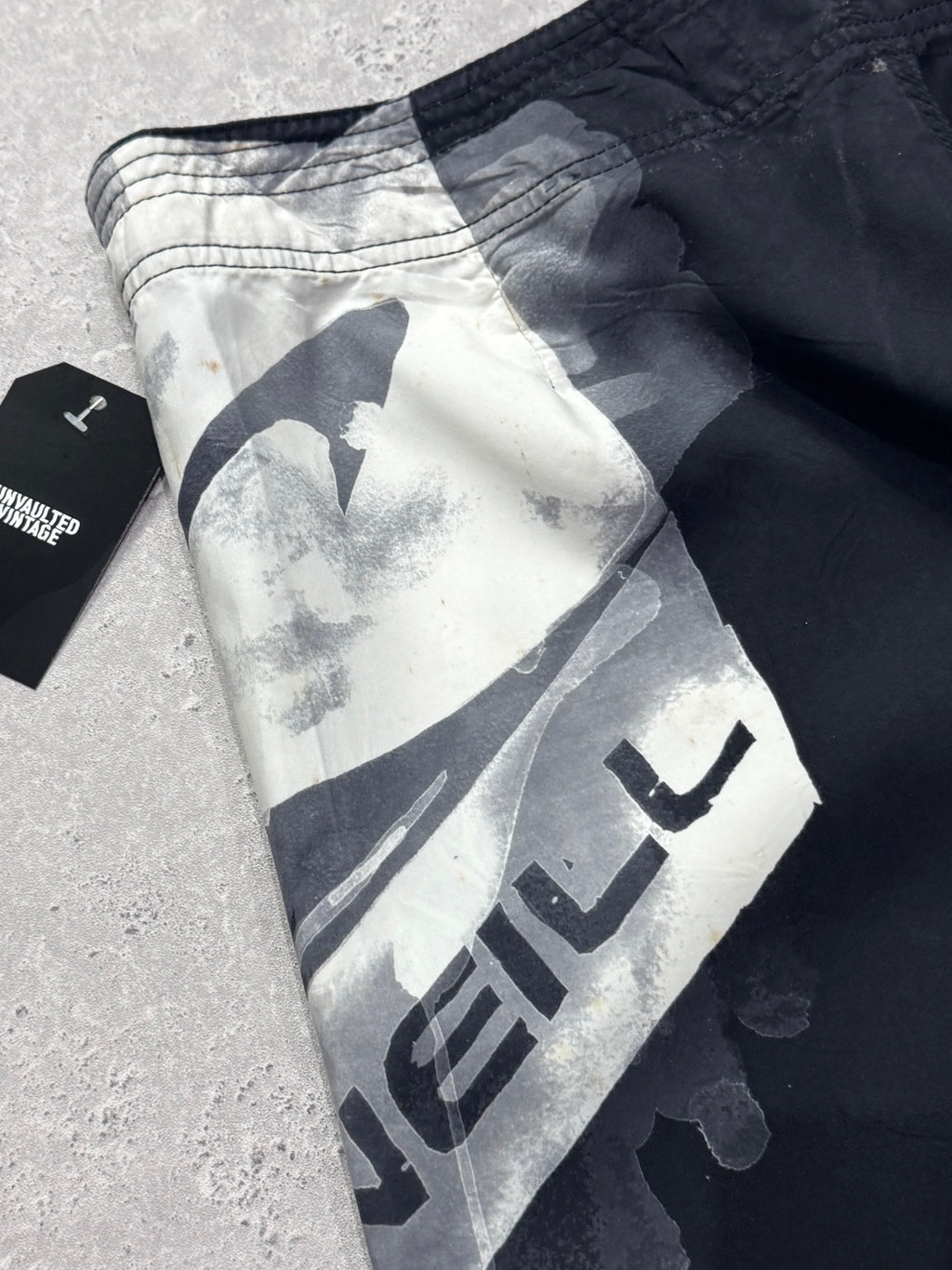 Vintage Y2K O’Neill Boardshorts (34”)