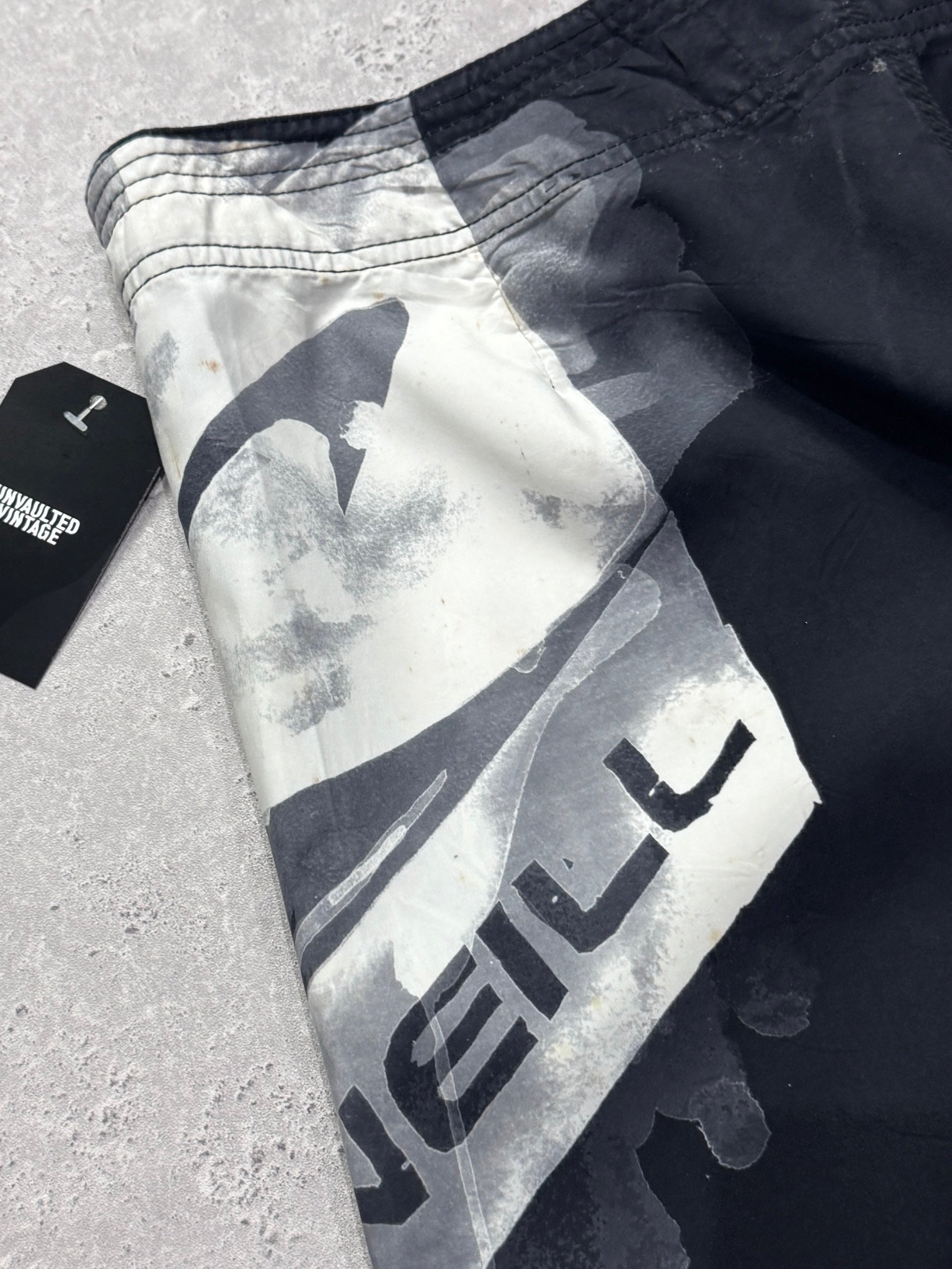 Vintage Y2K O’Neill Boardshorts (34”)