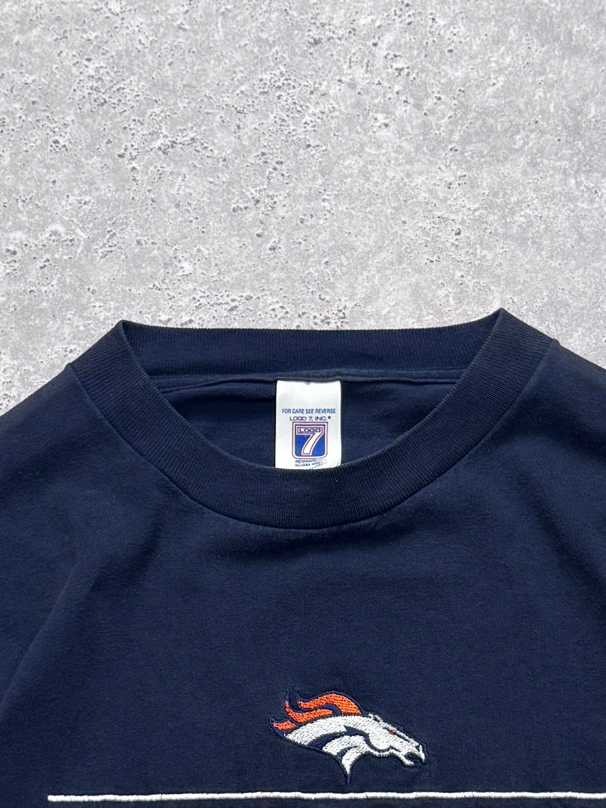 Vintage Denver Broncos Embroidered NFL Tee (M)