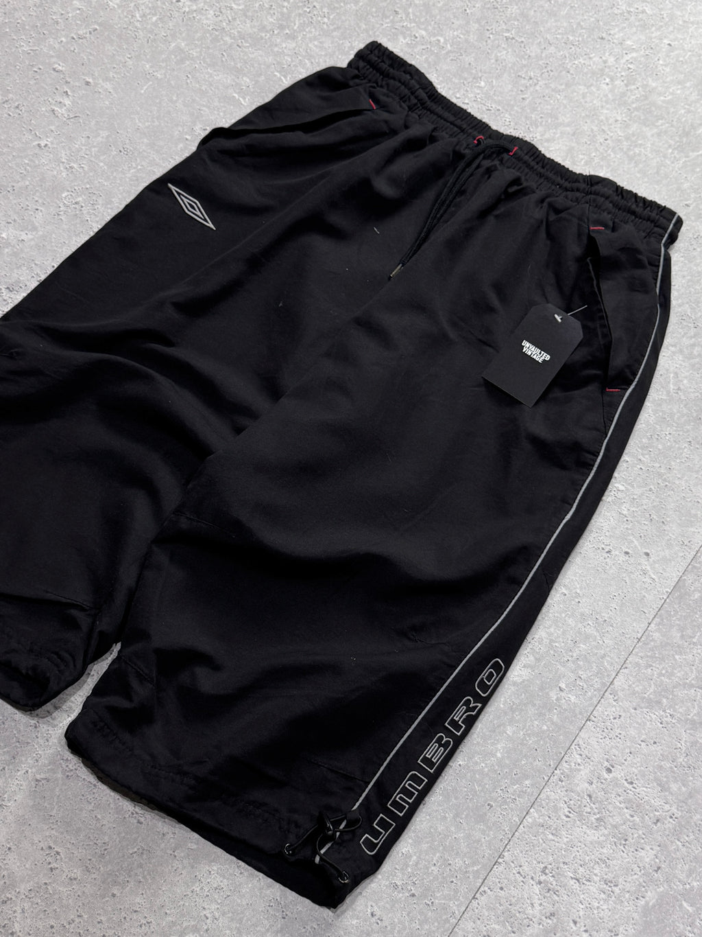 Vintage 2000s Umbro Adjustable 3/4 Track Shorts (M)