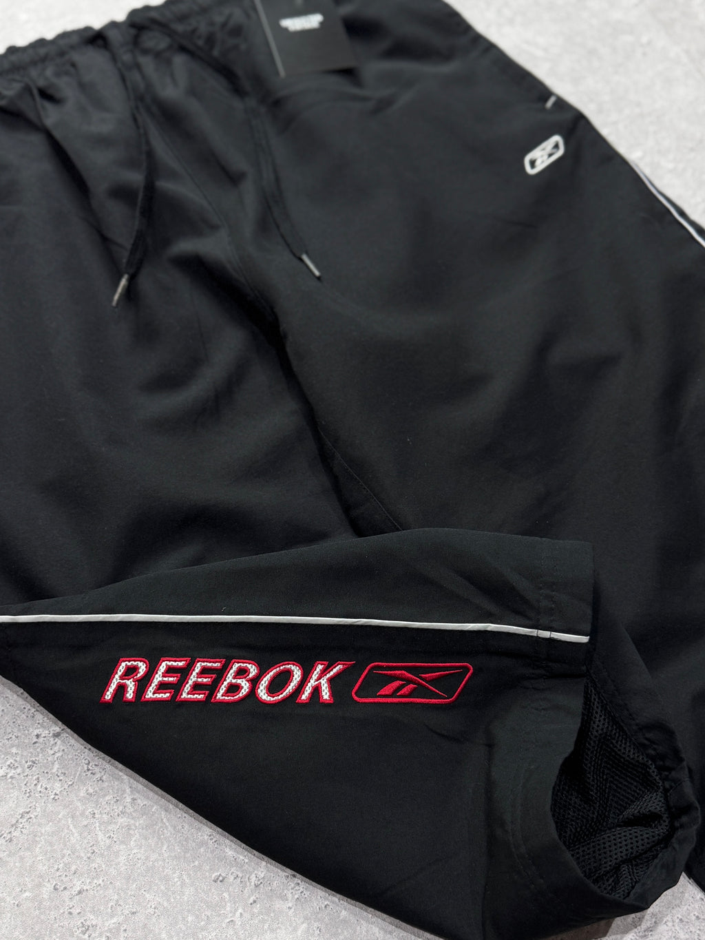 Vintage 2000s Reebok 3/4 Track Shorts (S)