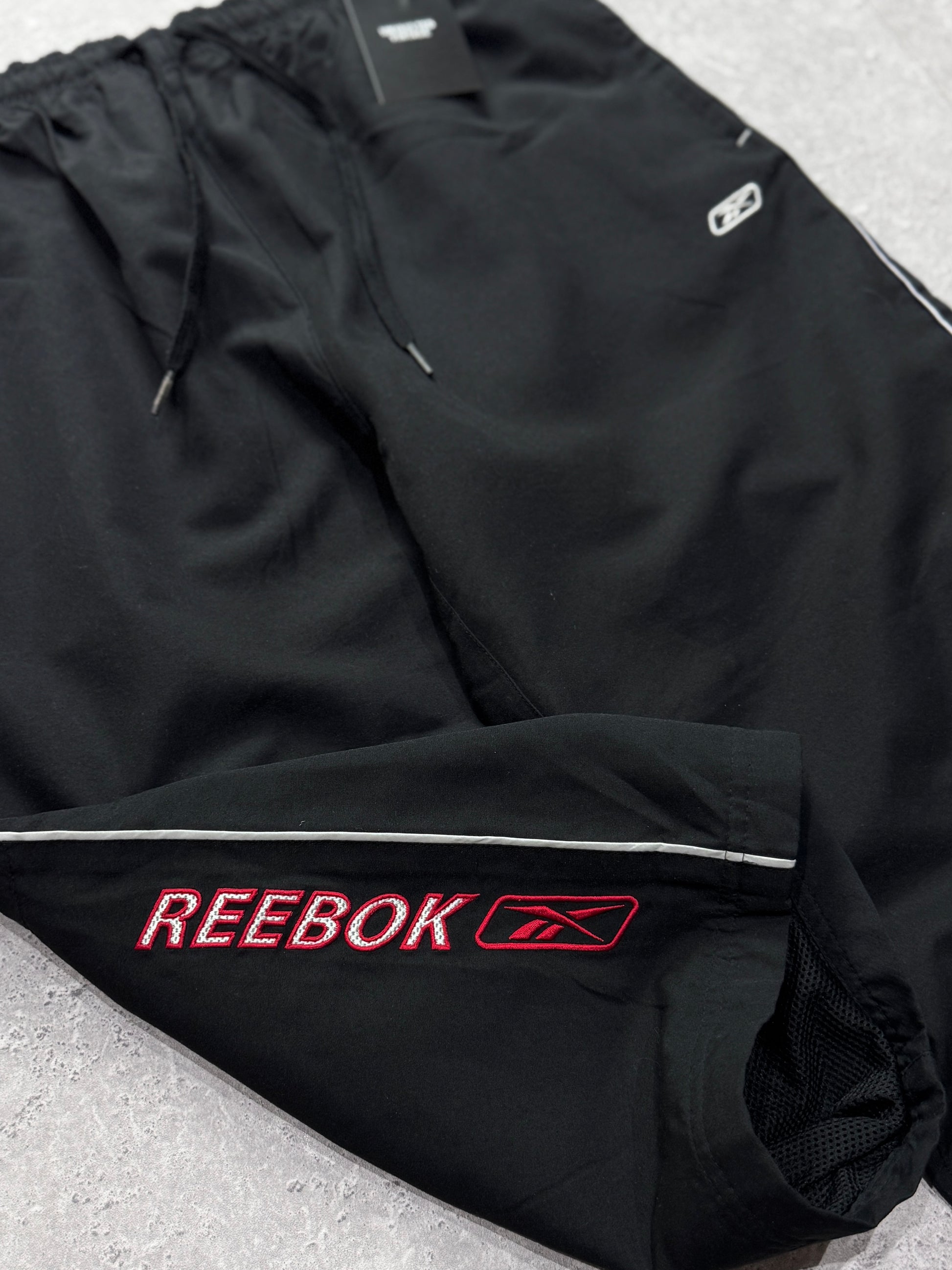 Vintage 2000s Reebok 3/4 Track Shorts (S)