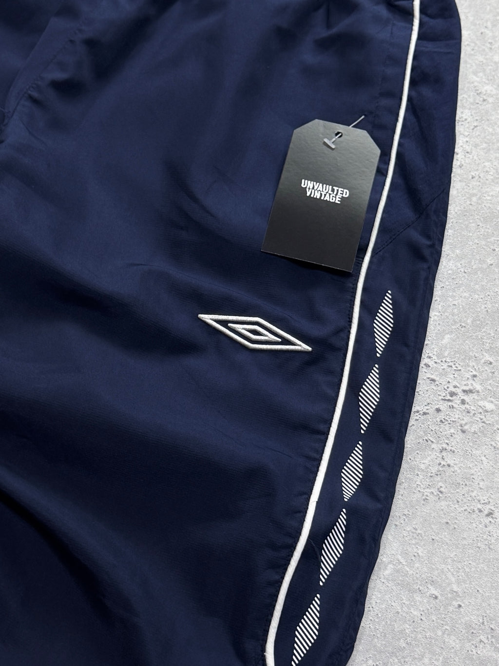 Vintage 2000s Umbro X England Football 3/4 Track Shorts (S)