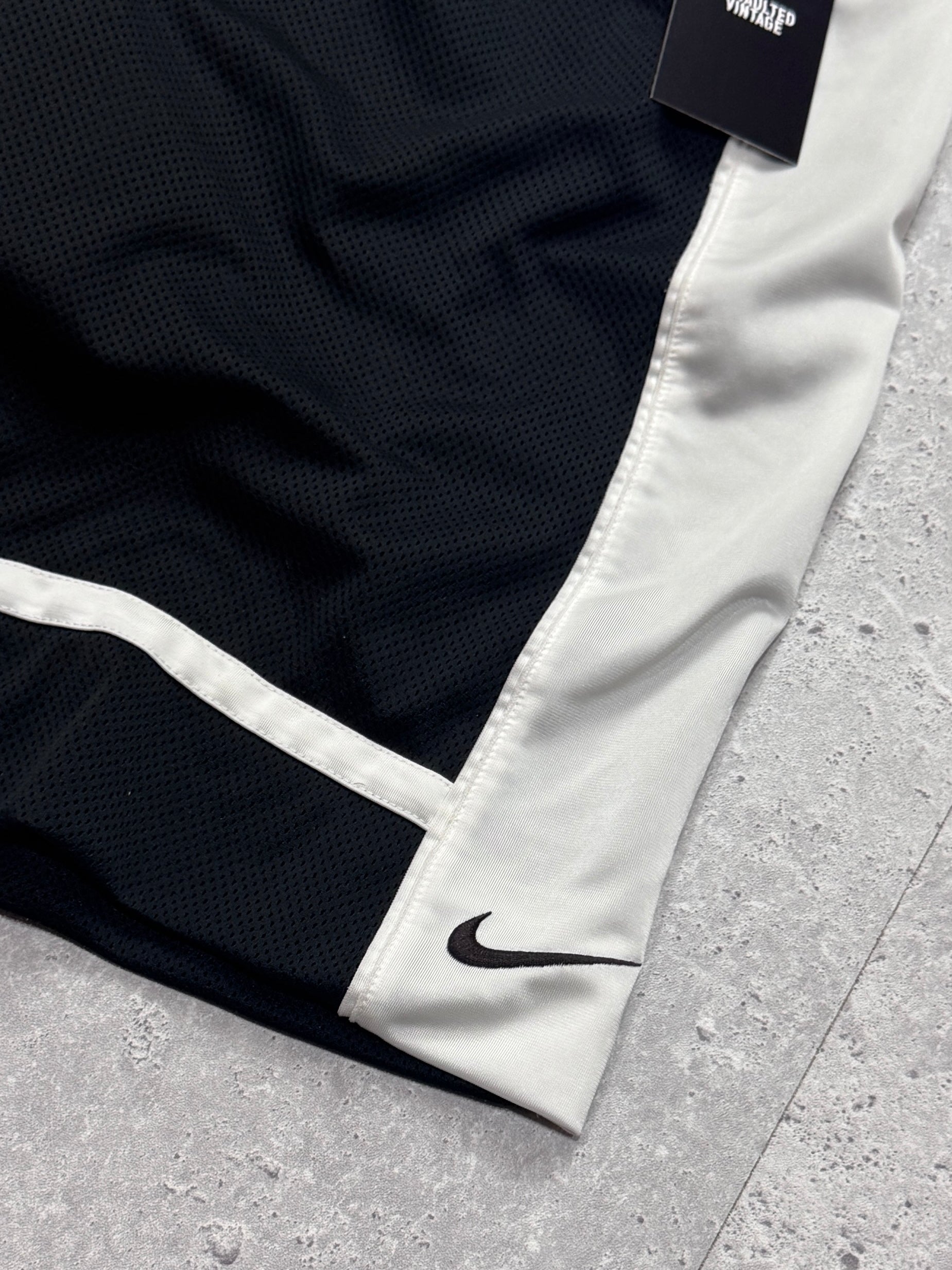 Vintage 2000s Nike Basketball Shorts (S)