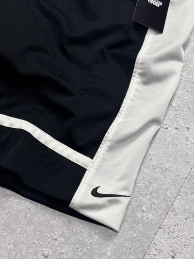 Vintage 2000s Nike Basketball Shorts (S)