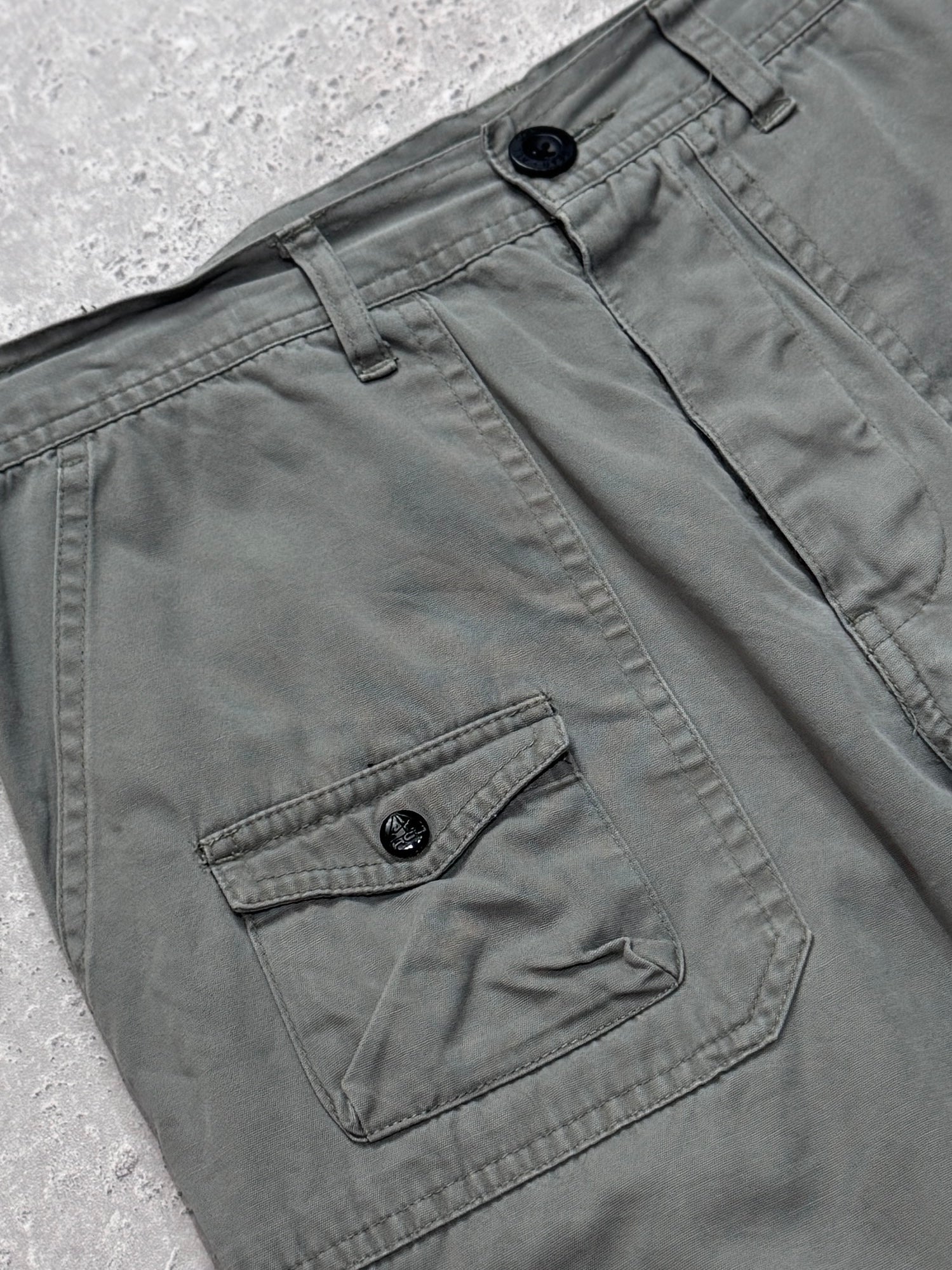 Vintage Nike ACG Cargo Shorts (S)