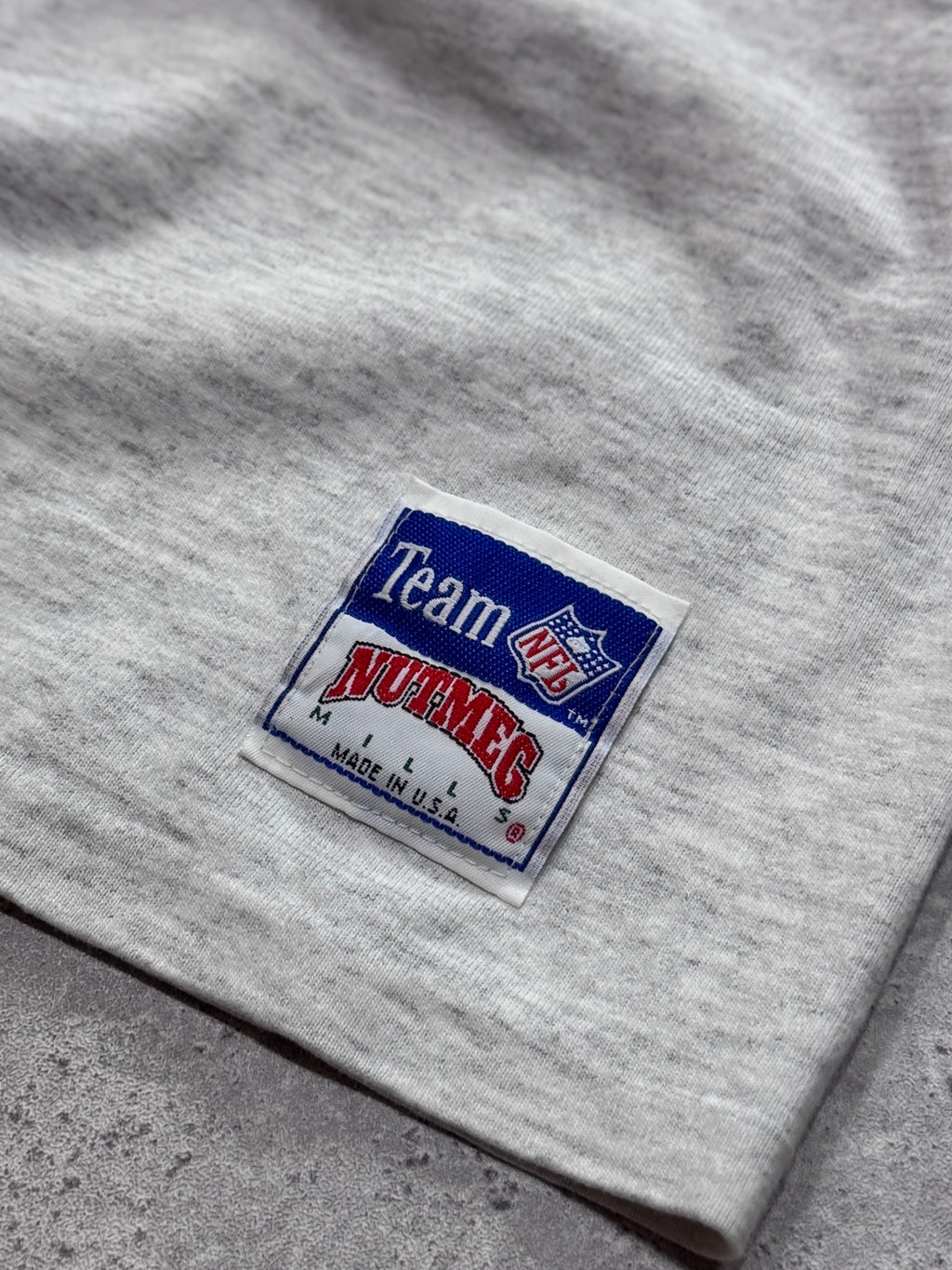 Vintage 90s Embroidered Buffalo Bills NFL Tee (L)