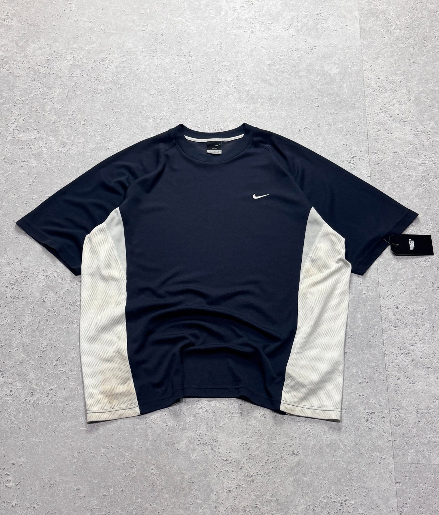 Vintage 2000s Nike Essential Training Tee (L)