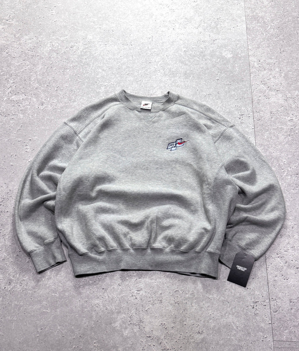 Vintage Nike 98’ Embroidered Sweater (M)