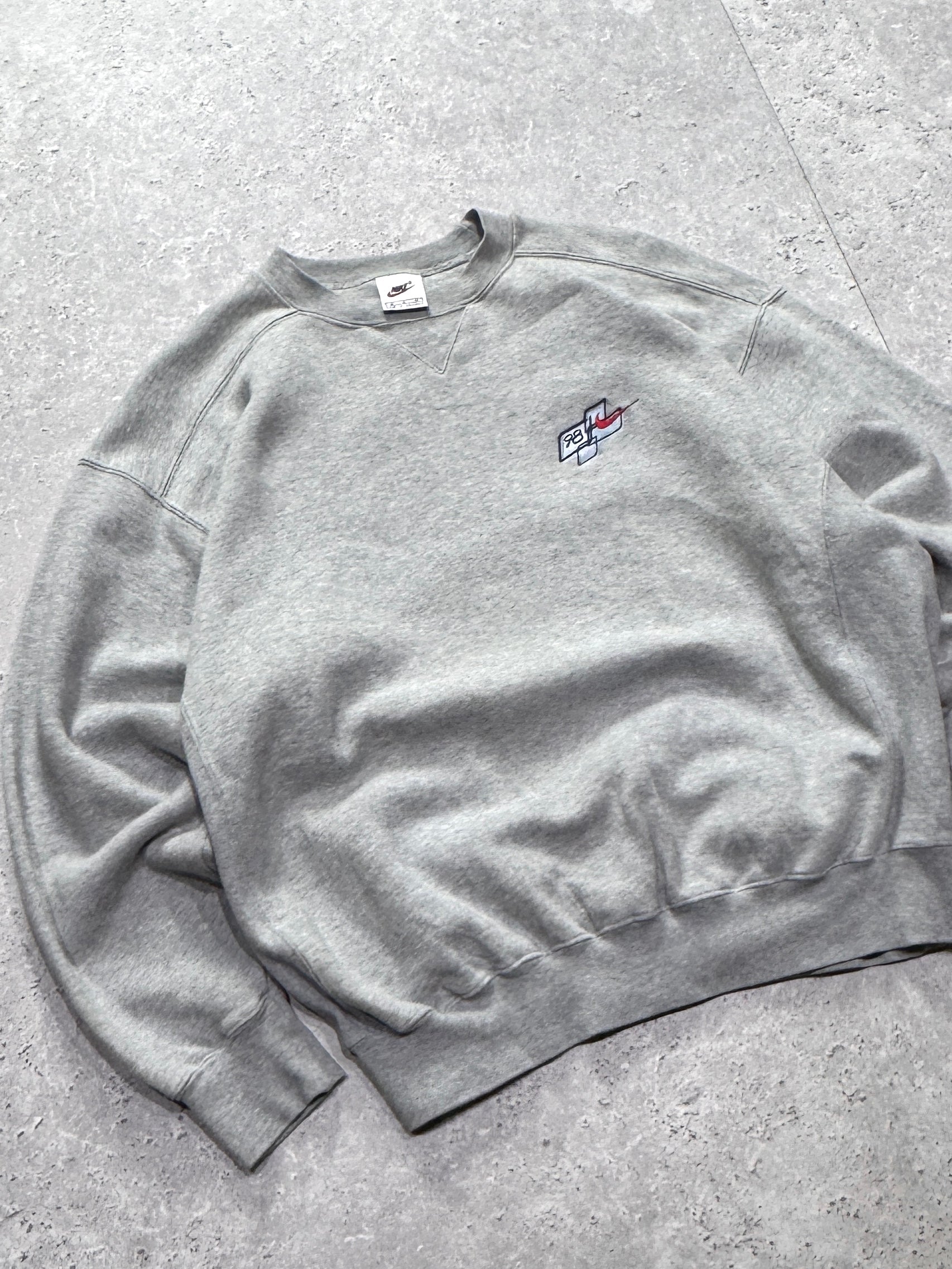 Vintage Nike 98’ Embroidered Sweater (M)