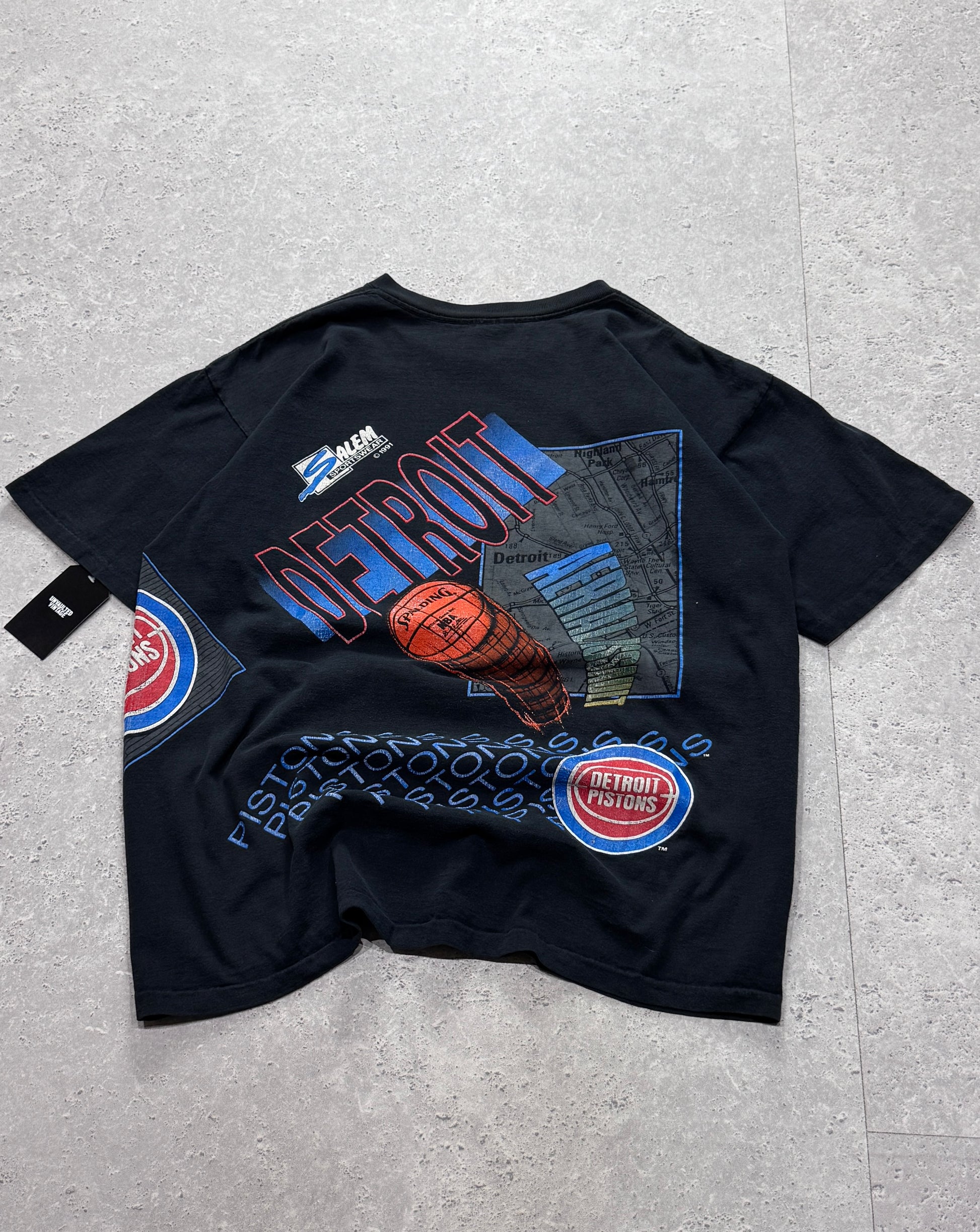 Vintage 90s Salem X Detroit Pistons NBA Tee (L)