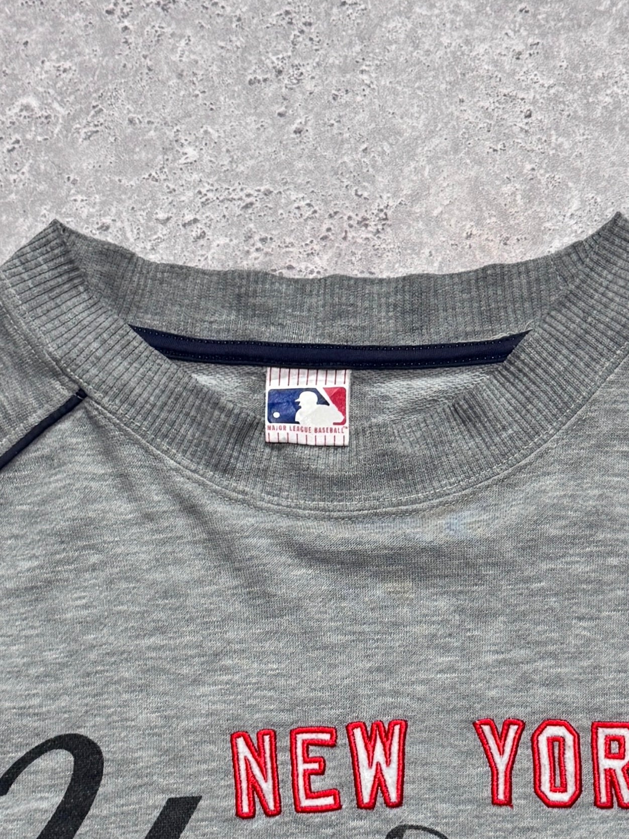 Vintage 2000s New York Yankees MLB Sweater (L)