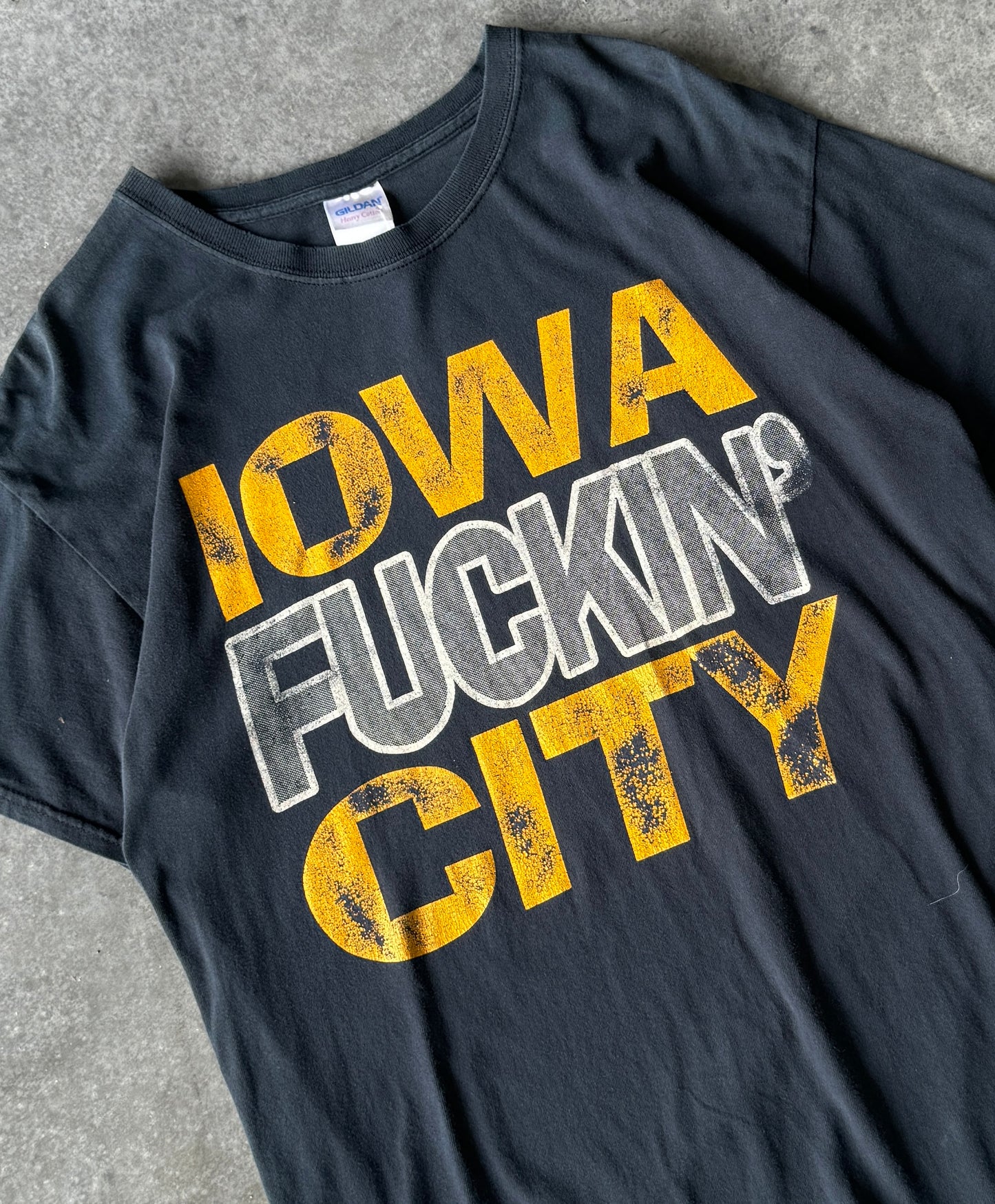 Vintage 00s Iowa City Tee (L)