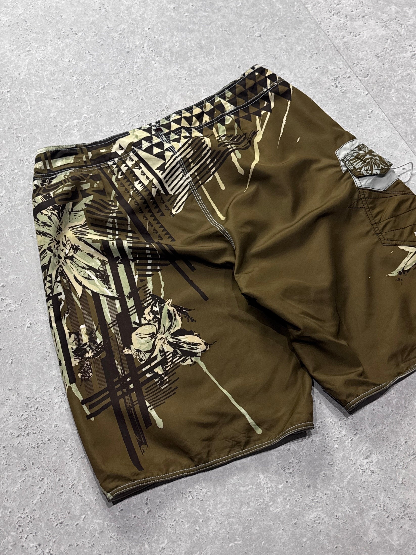 Vintage 2000s Quiksilver Boardshorts (36”)