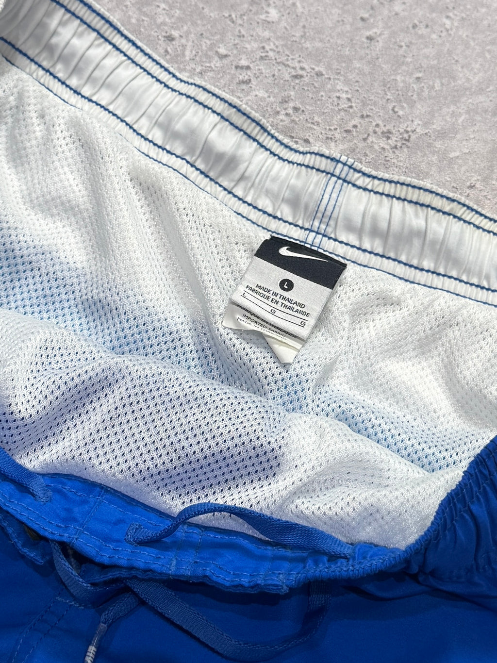 Vintage 2000s Nike Spellout Track Shorts (L)