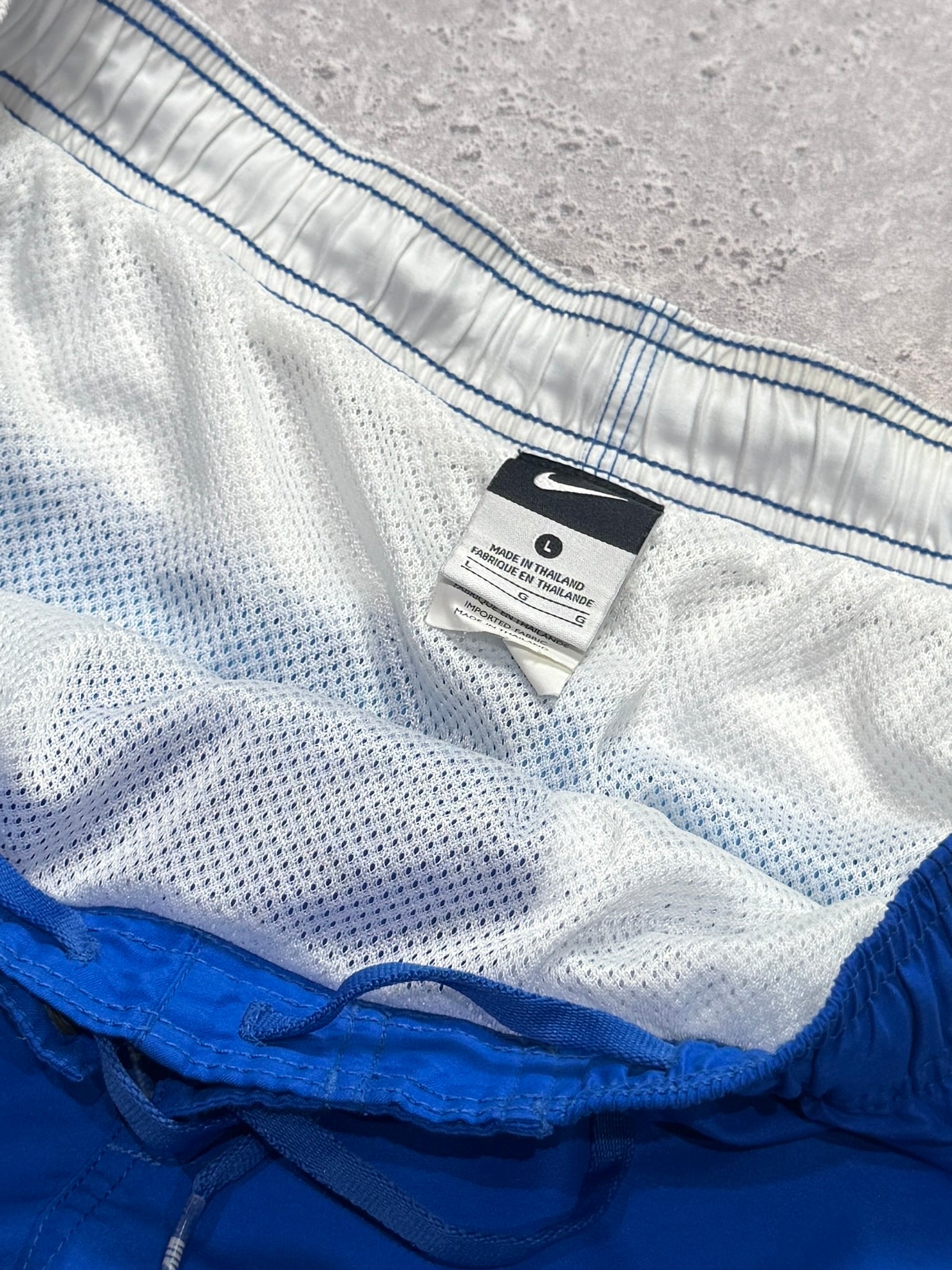 Vintage 2000s Nike Spellout Track Shorts (L)