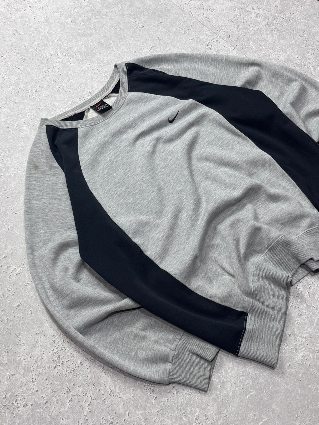 Vintage 2000s Nike Essential Sweater (L)