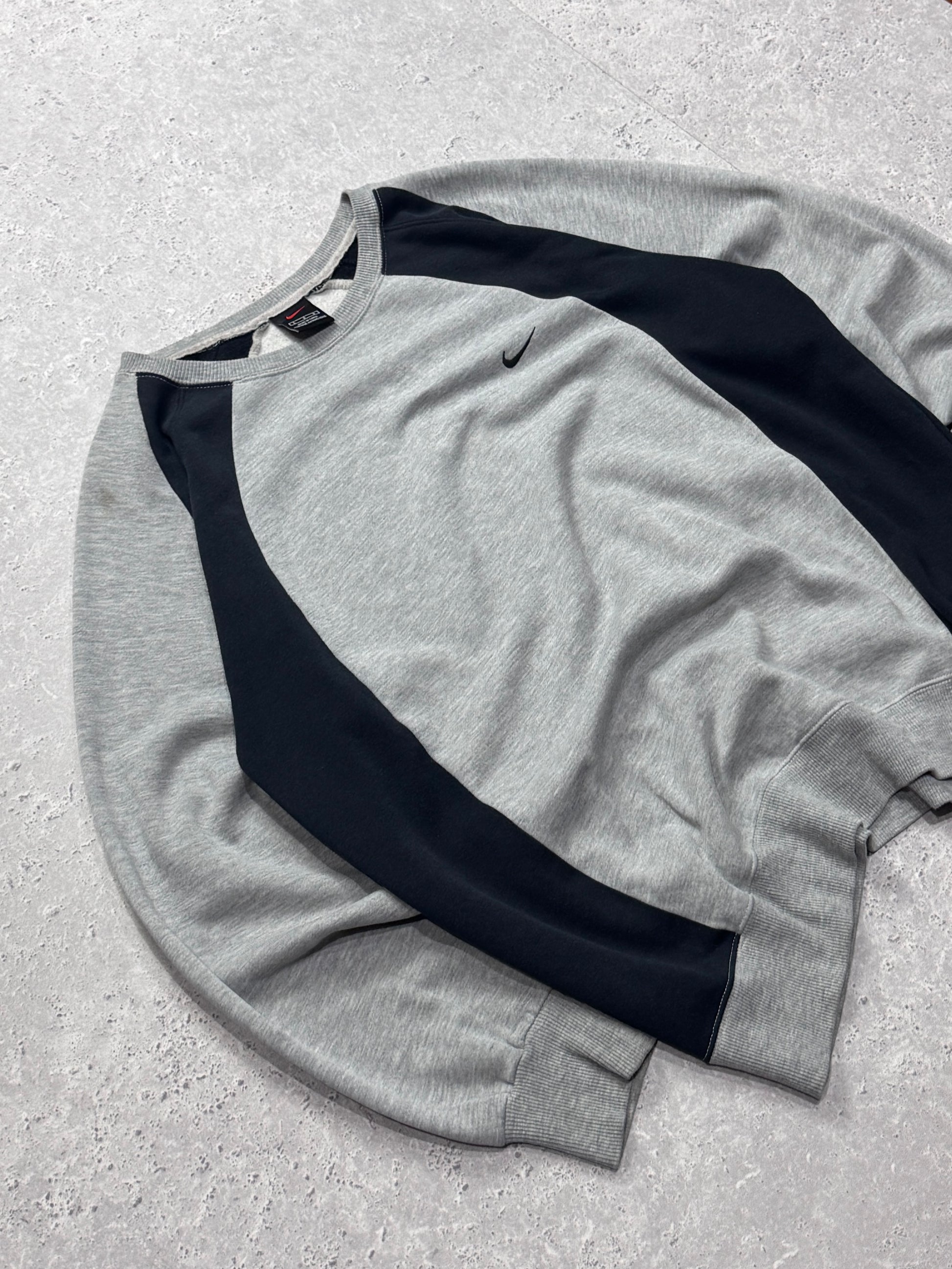 Vintage 2000s Nike Essential Sweater (L)