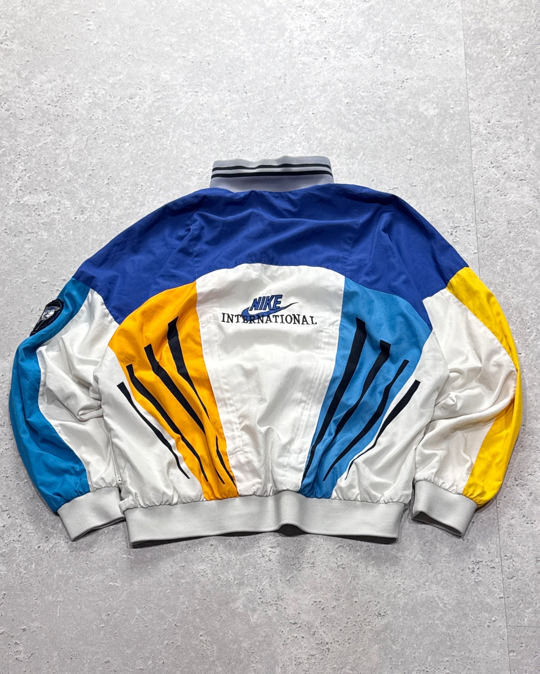 Vintage 90s Nike International Windbreaker Jacket (L)