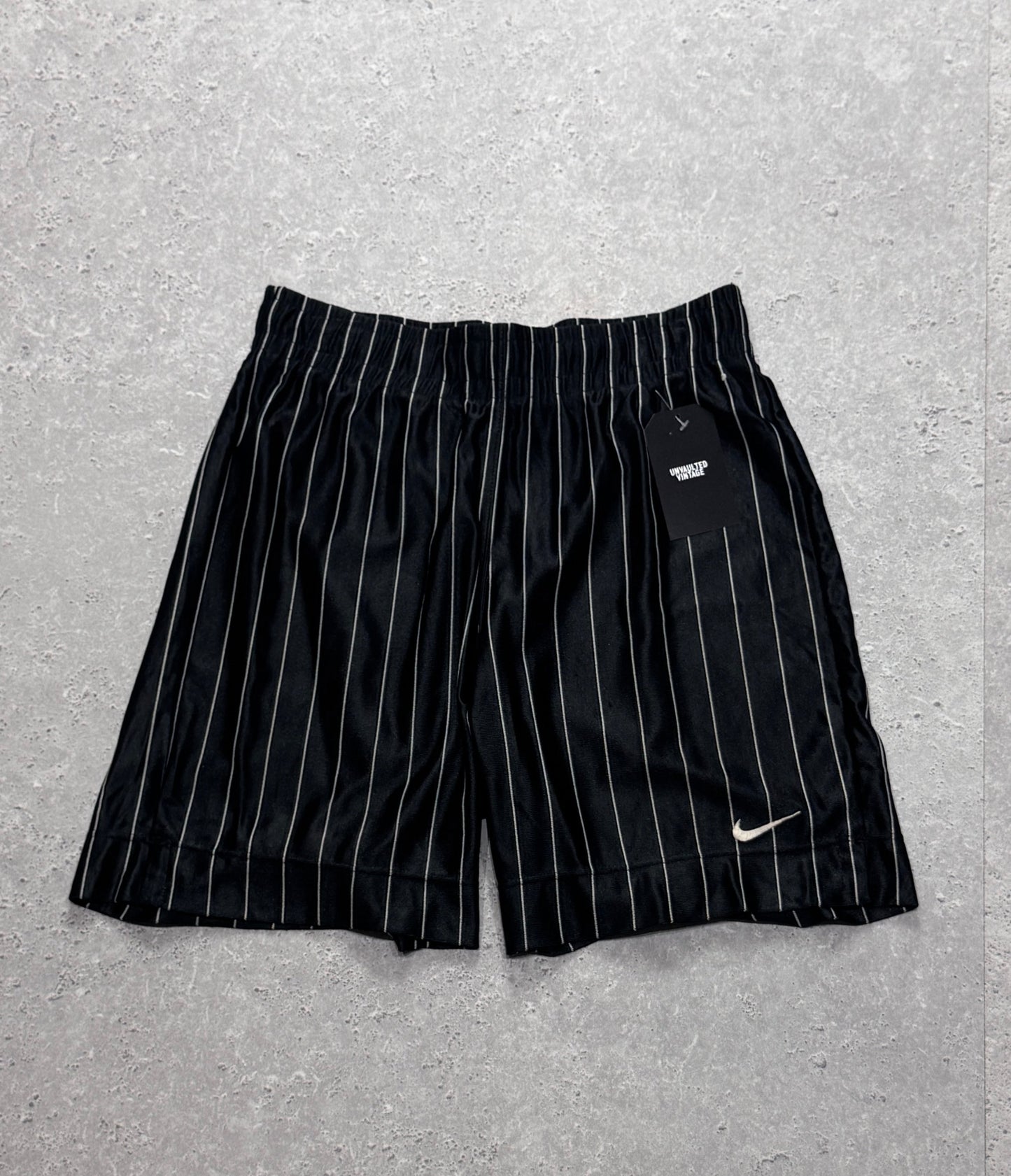 Vintage 90s Nike Pin Stripe Basketball Shorts (M)