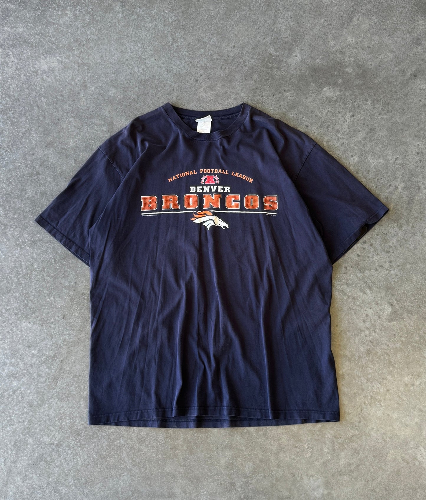 Vintage Denver Broncos NFL Tee (2XL)