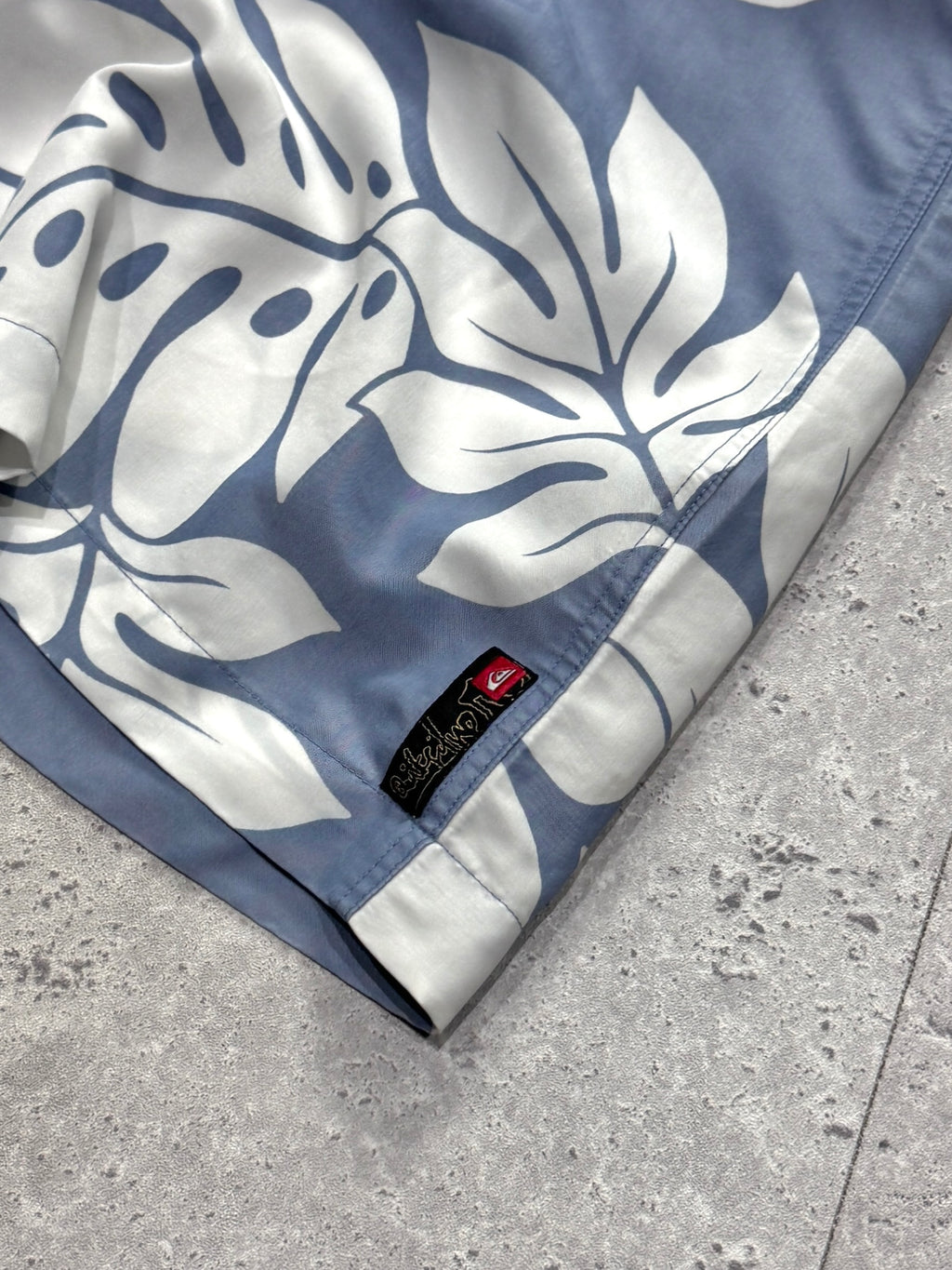 Vintage 90s Quiksilver Floral Surfwear Button Up Shirt (XL)