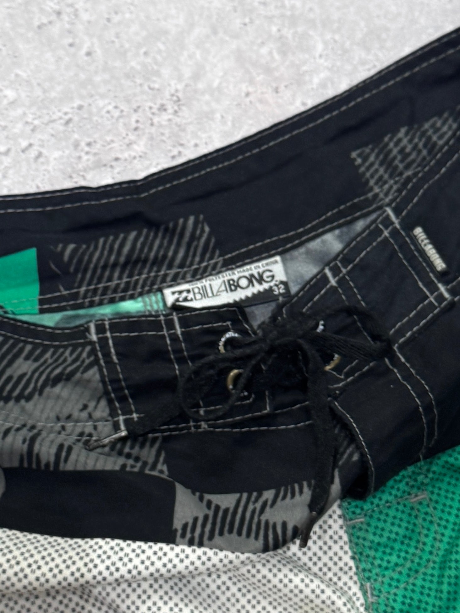 Vintage Y2K Billabong Boardshorts (32")