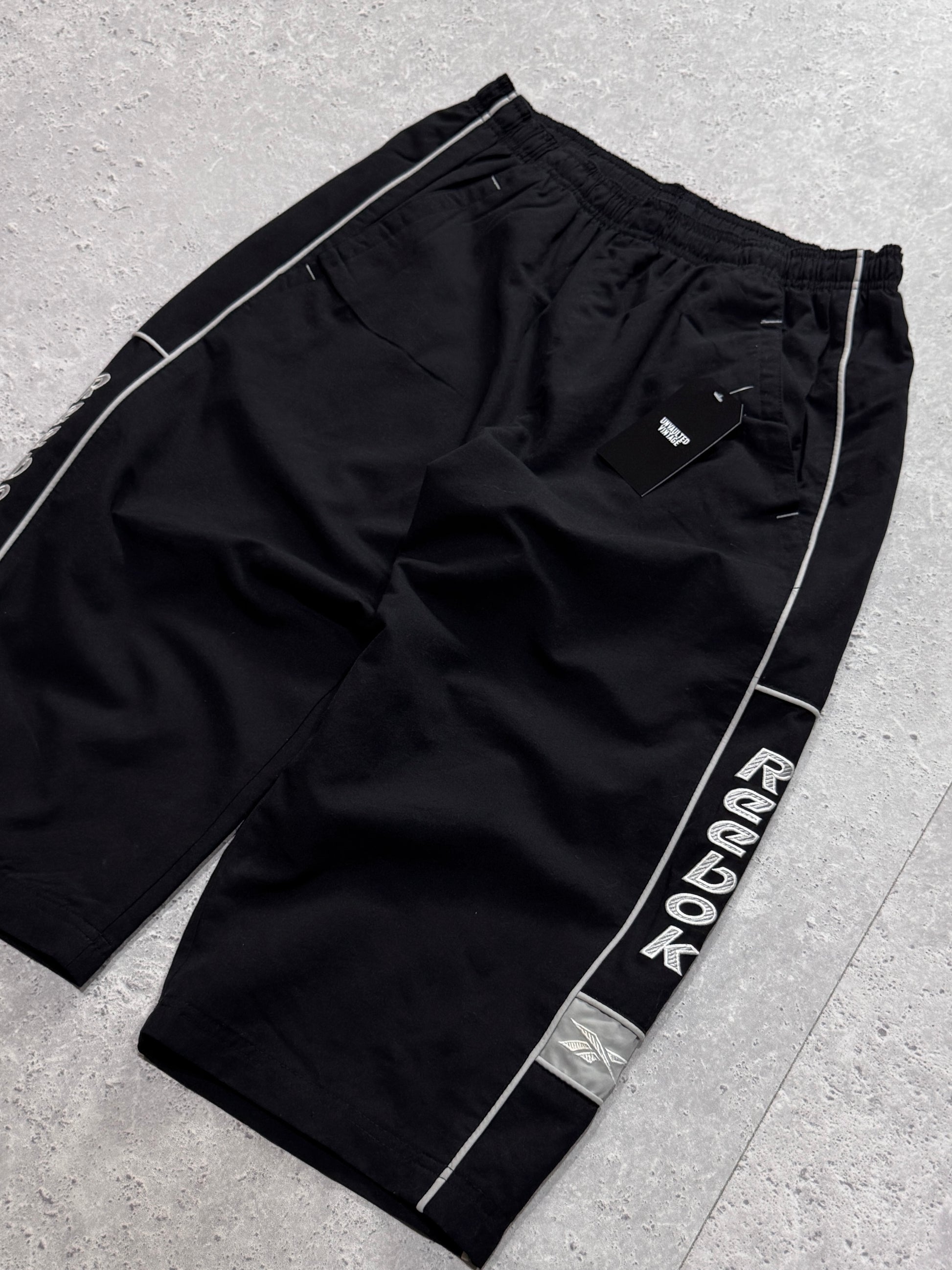 Vintage 2000s Reebok Spellout 3/4 Track Shorts (M)