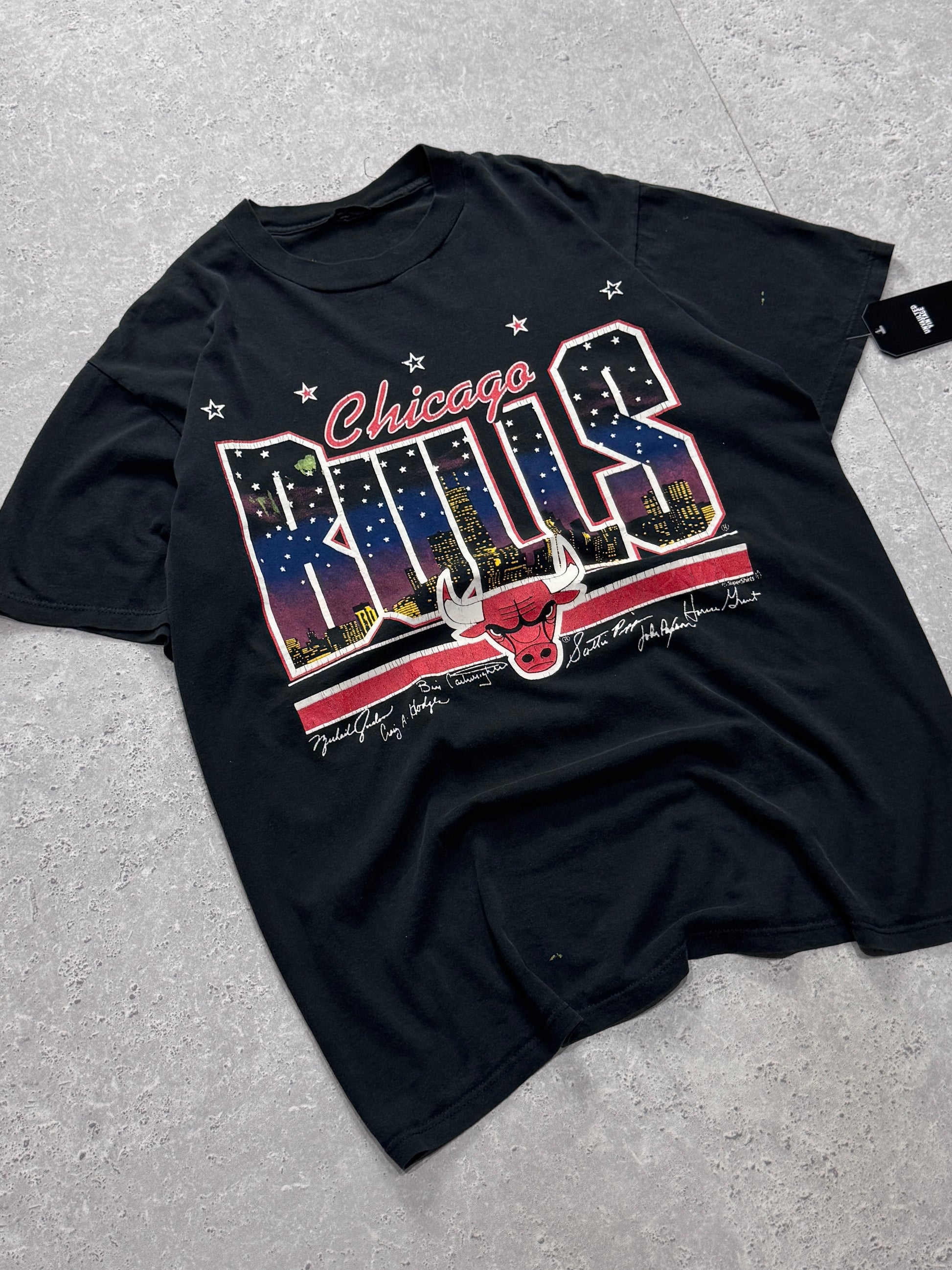 Vintage 90s Chicago Bulls NBA Graphic Tee (M)