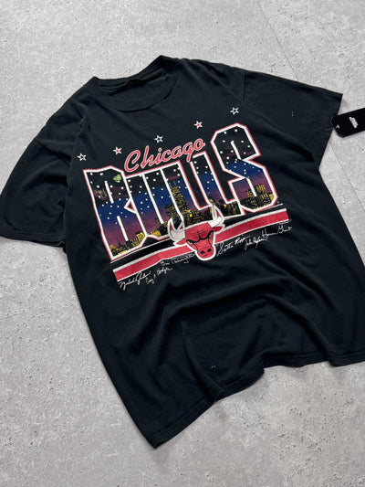 Vintage 90s Chicago Bulls NBA Graphic Tee (M)