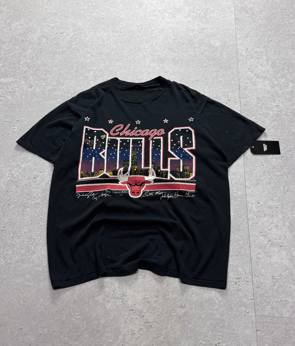 Vintage 90s Chicago Bulls NBA Graphic Tee (M)