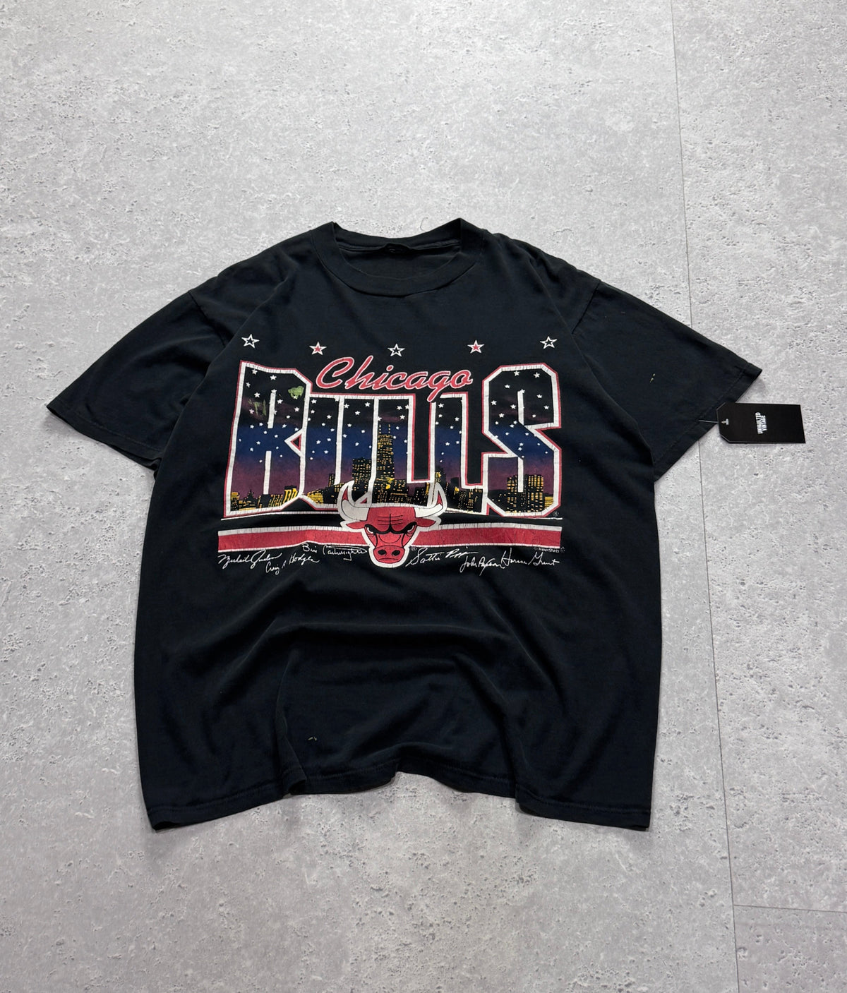 Vintage 90s Chicago Bulls NBA Graphic Tee (M)