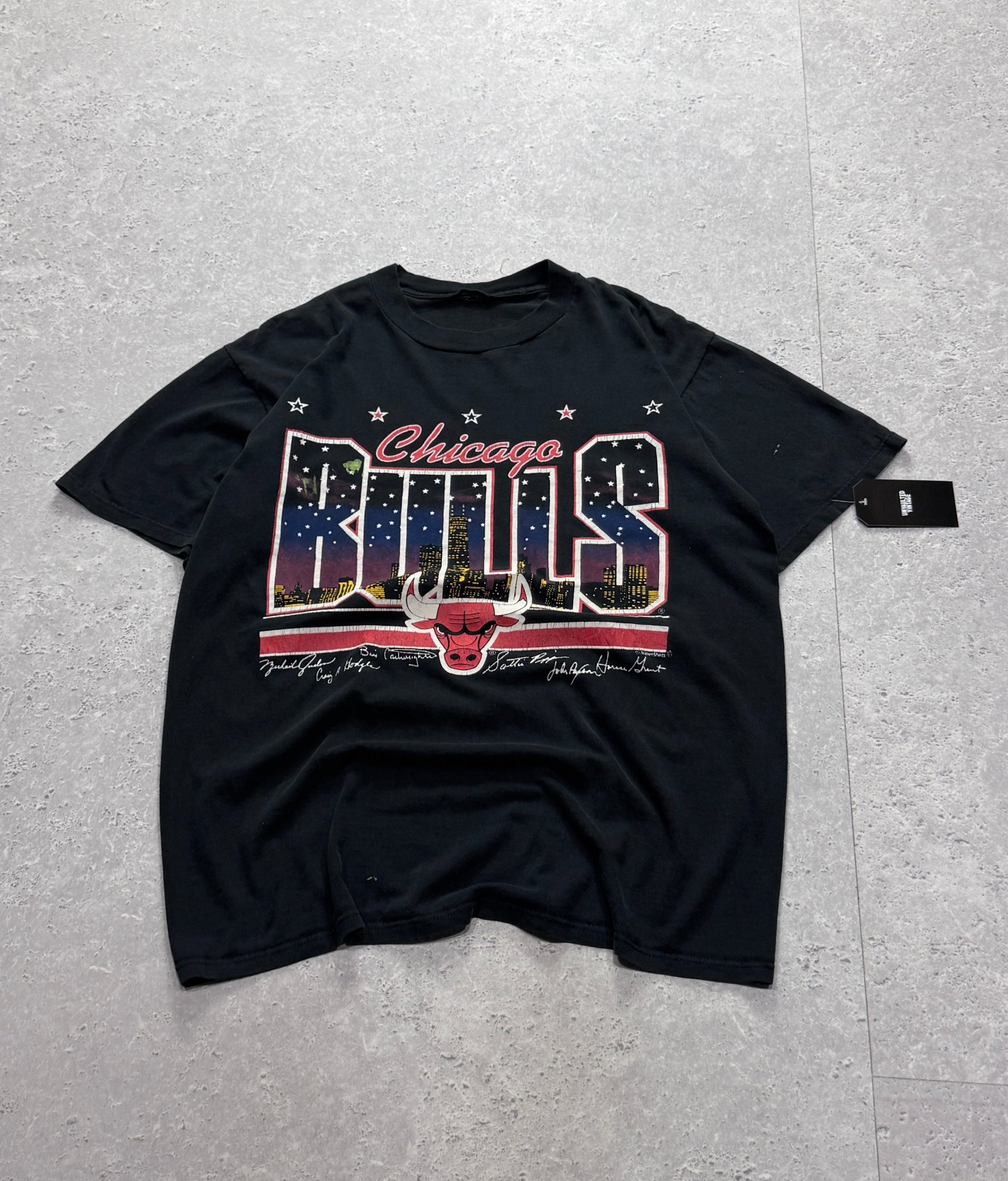 Vintage 90s Chicago Bulls NBA Graphic Tee (M)