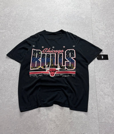 Vintage 90s Chicago Bulls NBA Graphic Tee (M)
