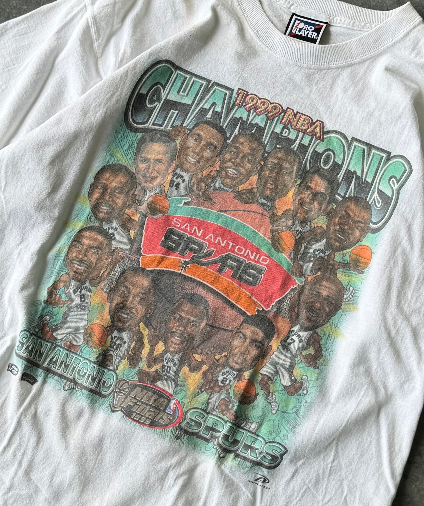 *RARE* Vintage 99' San Antonio Spurs NBA Championship Caricature Tee (XL)