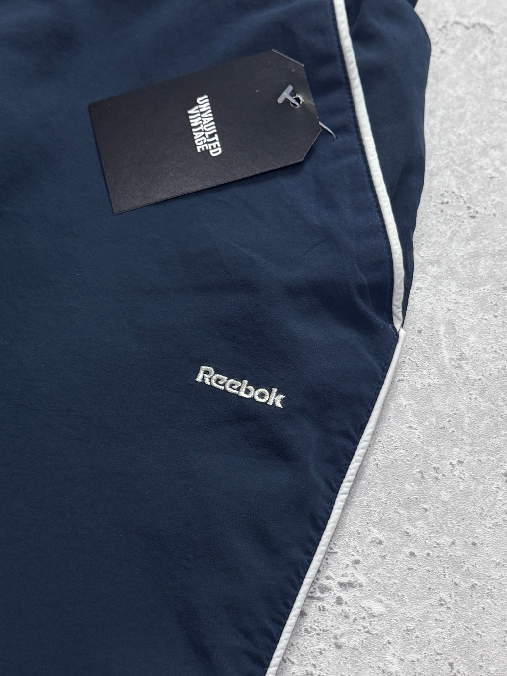 Vintage 2000s Reebok 3/4 Track Shorts (M)